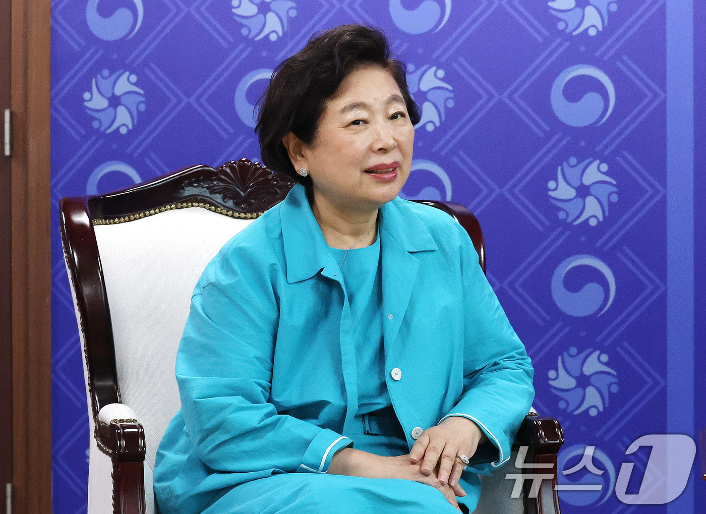 (서울=뉴스1) 임세영 기자 = 현정은 현대그룹 회장이 22일 서울 종로구 정부서울청사에서 정동영 통일부 장관을 만나 이야기를 나누고 있다. 2025.9.22/뉴스1