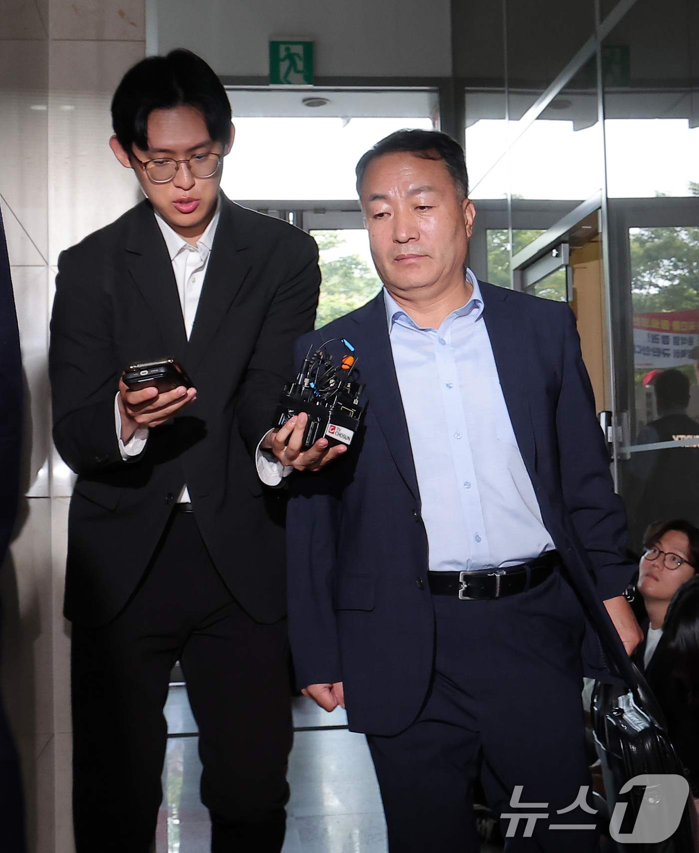 (서울=뉴스1) 김성진 기자 = 김계환 전 해병대 사령관이 23일 서울 서초구 순직 해병 특검(특별검사 이명현) 사무실에 조사를 받기 위해 피의자 신분으로 출석하고 있다. 2025 …