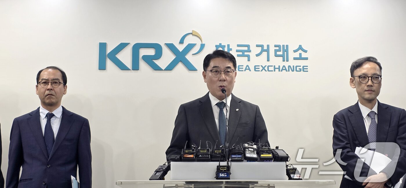 본문 이미지 - 이승우 주가조작 근절 합동대응단장&#40;금융감독원 부원장보&#41;이 22일 서울 여의도 한국거래소 서울사무소에서 주가조작 근절 합동대응단 브리핑을 하고 있다. 2025.9.23/뉴스1 ⓒ News1 박승희 기자