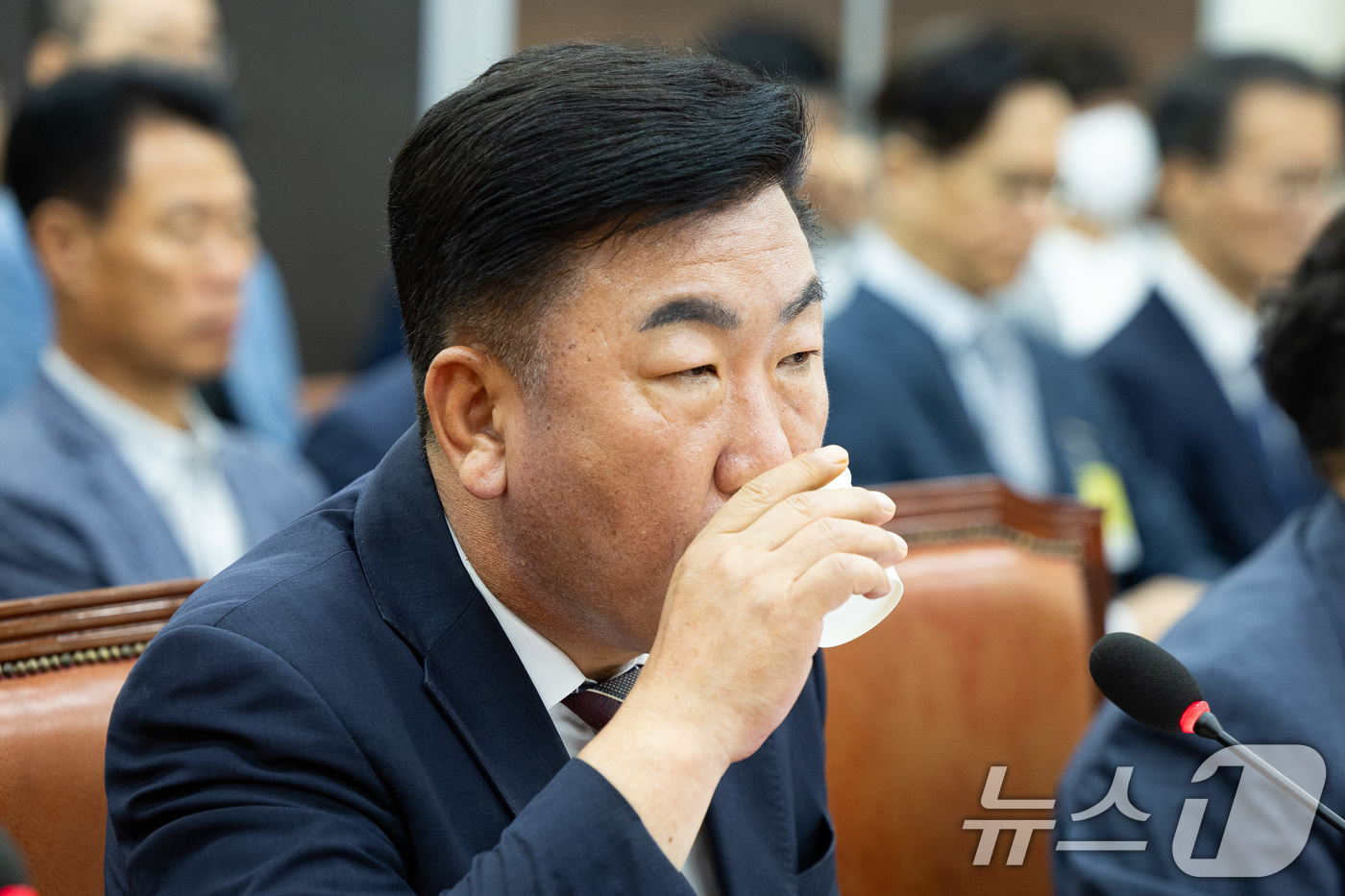 (서울=뉴스1) 유승관 기자 = 이범석 청주시장이 23일 서울 여의도 국회에서 열린 제429회 국회(정기회) 행정안전위원회의 오송 지하차도 참사 진상규명과 재발방지 대책마련을 위한 …