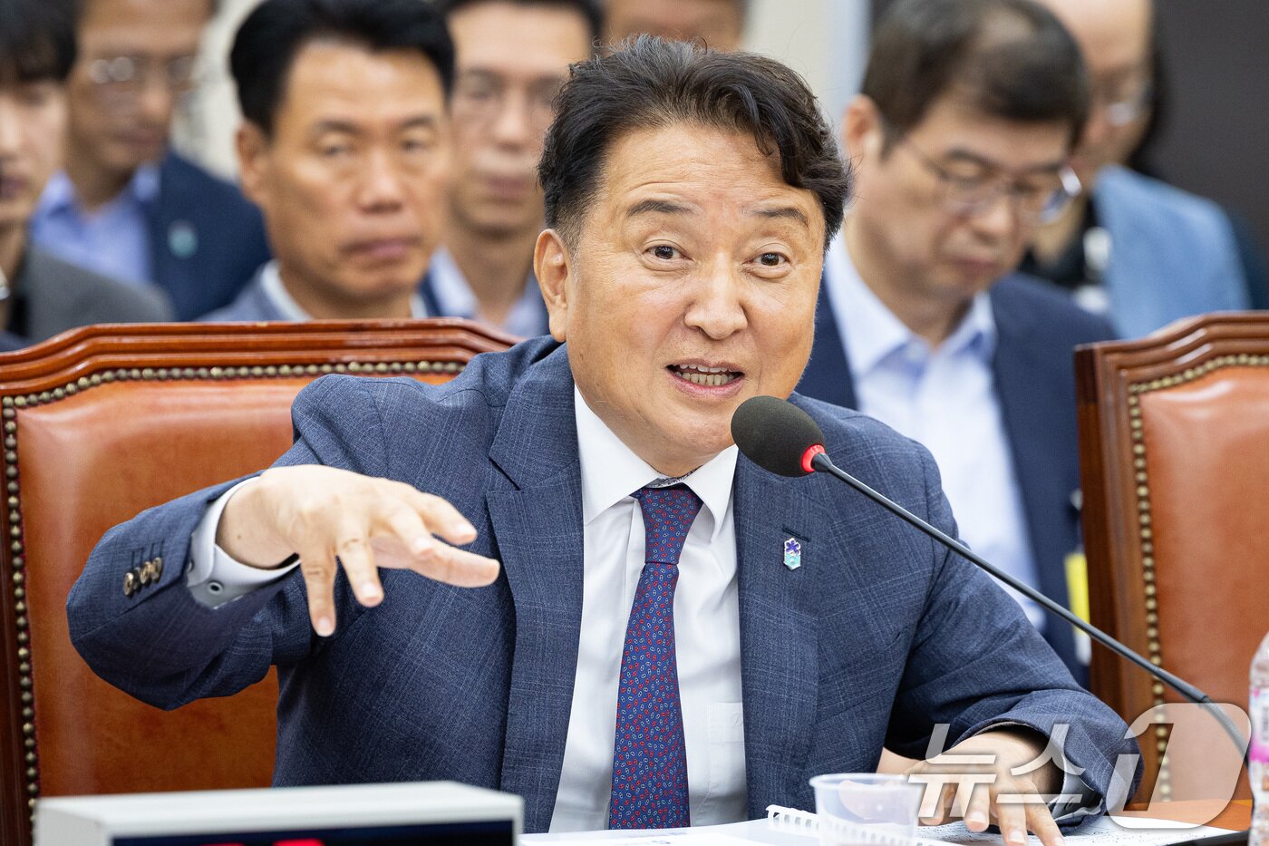 본문 이미지 - 김영환 충북도지사가 23일 서울 여의도 국회에서 열린 제429회 국회&#40;정기회&#41; 행정안전위원회의 오송 지하차도 참사 진상규명과 재발방지 대책마련을 위한 국정조사 청문회에 출석해 의원 질의에 답하고 있다. 2025.9.23/뉴스1 ⓒ News1 유승관 기자