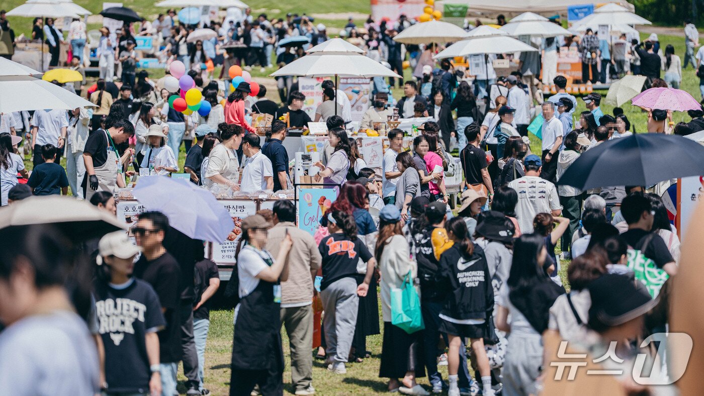 본문 이미지 - 엘리시안 강촌 &#39;숲 속 빵 시장&#39;.&#40;엘리시안 강촌 제공. 재판매 및 DB금지&#41;/뉴스1