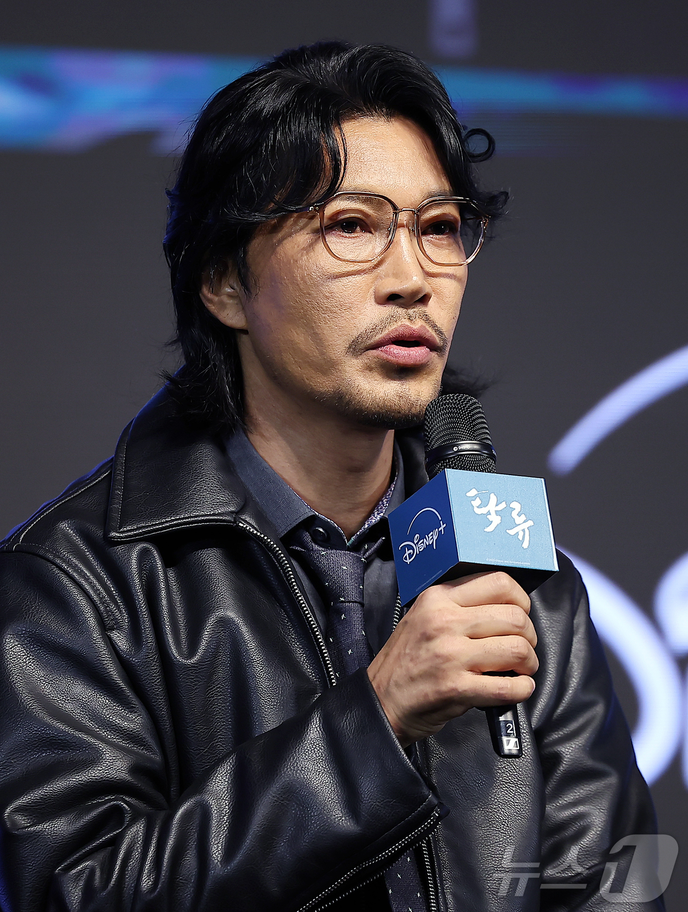 (서울=뉴스1) 김진환 기자 = 배우 최귀화가 23일 서울 강남구 논현동 엘리에나 호텔 그랜드볼룸에서 열린 디즈니+의 오리지널 시리즈 ‘탁류’ 제작발표회에 참석해 인사말을 하고 있 …