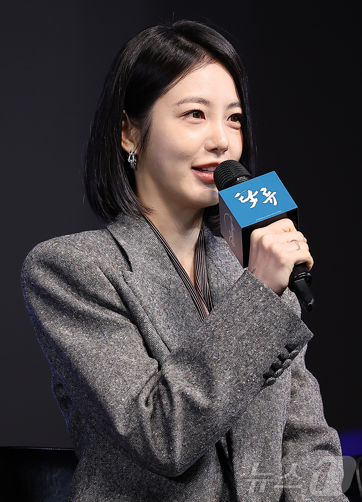 (서울=뉴스1) 김진환 기자 = 배우 신예은이 23일 서울 강남구 논현동 엘리에나 호텔 그랜드볼룸에서 열린 디즈니+의 오리지널 시리즈 ‘탁류’ 제작발표회에 참석해 인사말을 하고 있 …