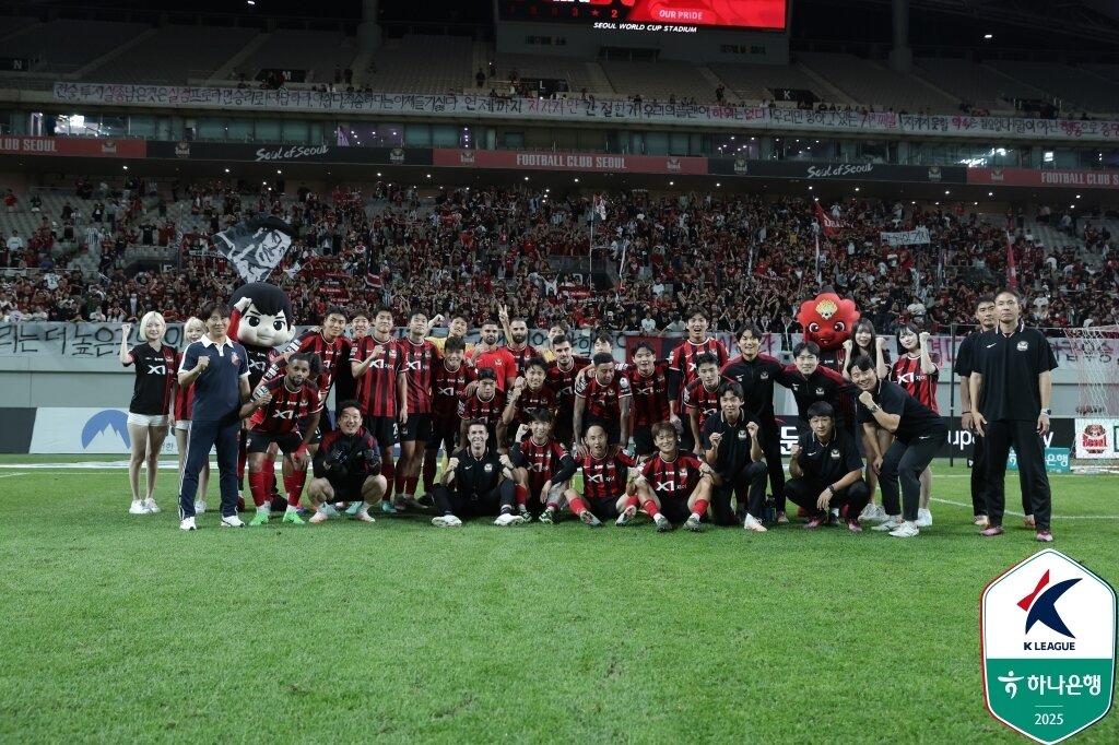 본문 이미지 - 30라운드 베스트 팀에 선정된 서울&#40;한국프로축구연맹 제공&#41; 