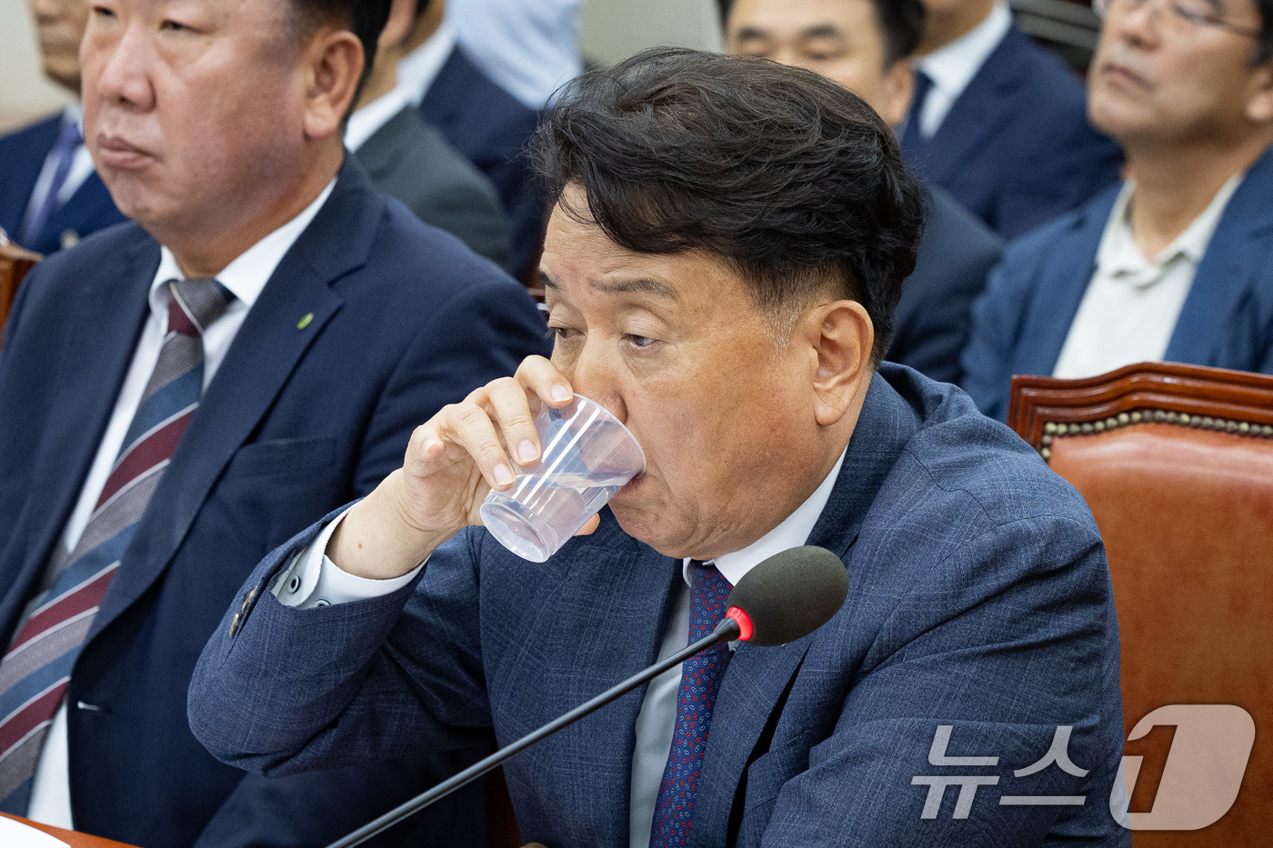 (서울=뉴스1) 유승관 기자 = 김영환 충북도지사가 23일 서울 여의도 국회에서 열린 제429회 국회(정기회) 행정안전위원회의 오송 지하차도 참사 진상규명과 재발방지 대책마련을 위 …