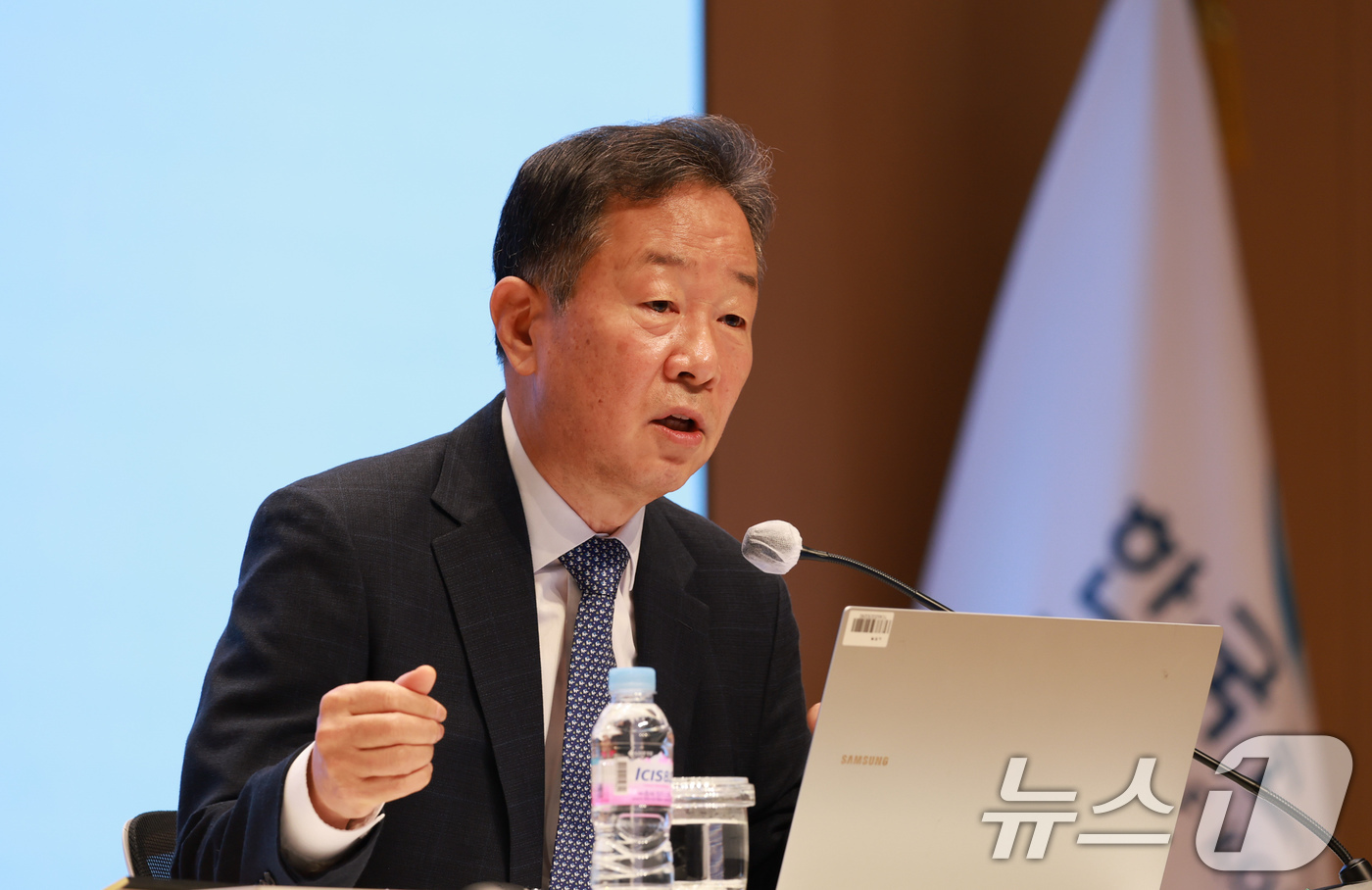 (서울=뉴스1) = 황건일 한국은행 금융통화위원이 23일 서울 중구 한국은행 본부에서 개최된 기자간담회에서 발언하고 있다. (한국은행 제공. 재판매 및 DB 금지) 2025.9.2 …