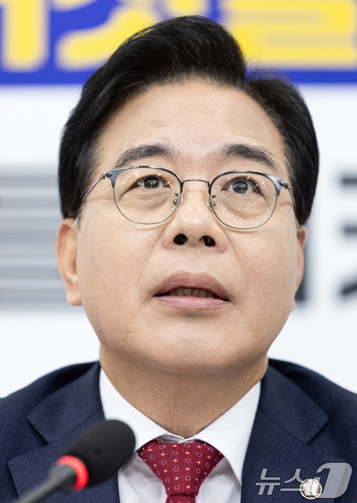 (서울=뉴스1) 이승배 기자 = 송언석 국민의힘 원내대표가 23일 서울 여의도 국회에서 취임 100일 기자간담회를 하고 있다. 2025.9.23/뉴스1