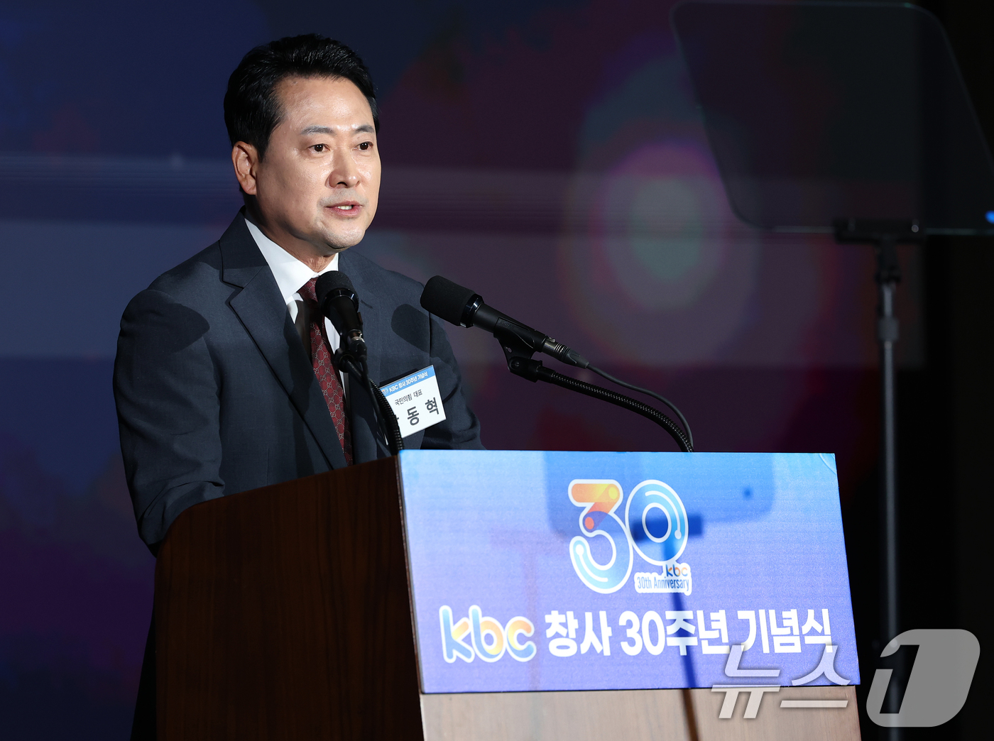 (서울=뉴스1) 오대일 기자 = 장동혁 국민의힘 대표가 23일 오후 서울 여의도 페어몬트 서울호텔 그랜드볼룸에서 열린 KBC 광주방송 창사 30주년 기념식에서 축사를 하고 있다. …