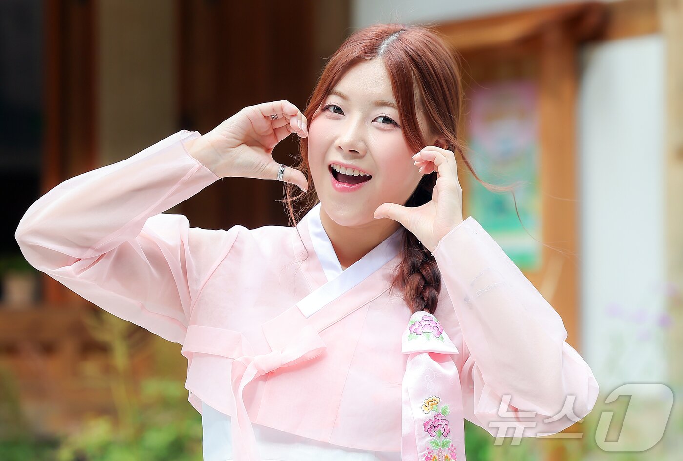 본문 이미지 - 트로트 가수 성민지 ⓒ News1 김진환 기자