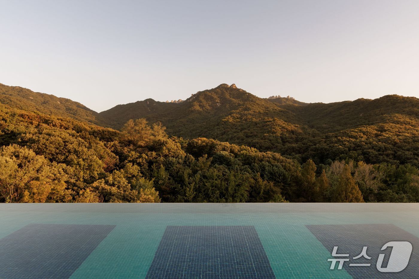 본문 이미지 - 회원 전용 인피니티풀&#40;한화호텔앤드리조트 제공&#41;