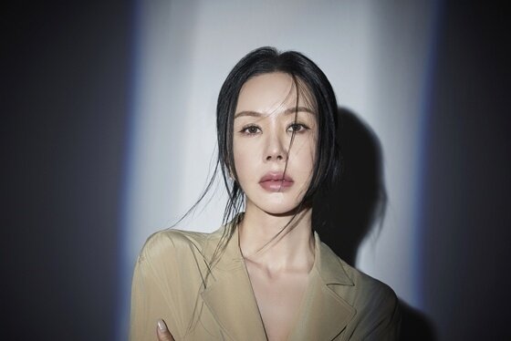 본문 이미지 - 배우 엄정화/ 사진제공=에일리언컴퍼니