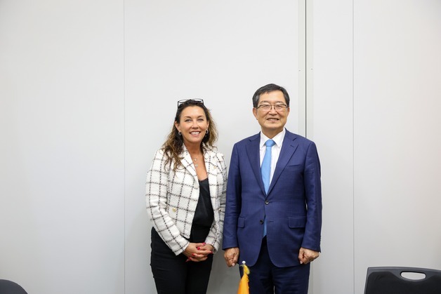 美 알래스카주 상무장관, 전쟁기념관 방문…"한미 협력, 미래에도 지속"