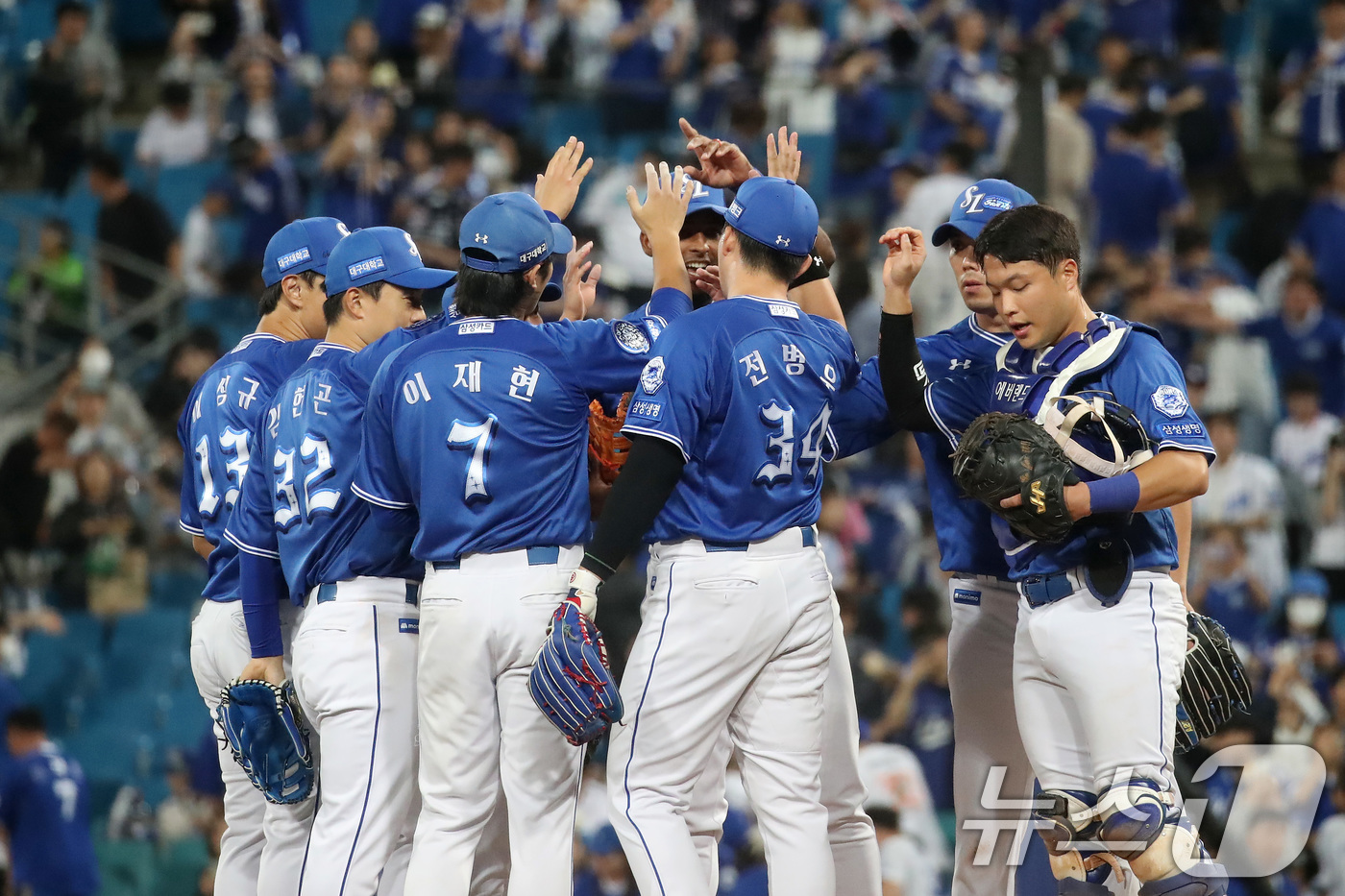 (대구=뉴스1) 공정식 기자 = 23일 오후 대구 수성구 삼성라이온즈파크에서 열린 프로야구 '2025 신한 SOL뱅크 KBO 리그' 두산 베어스와 삼성 라이온즈 경기, 7대 5 승 …