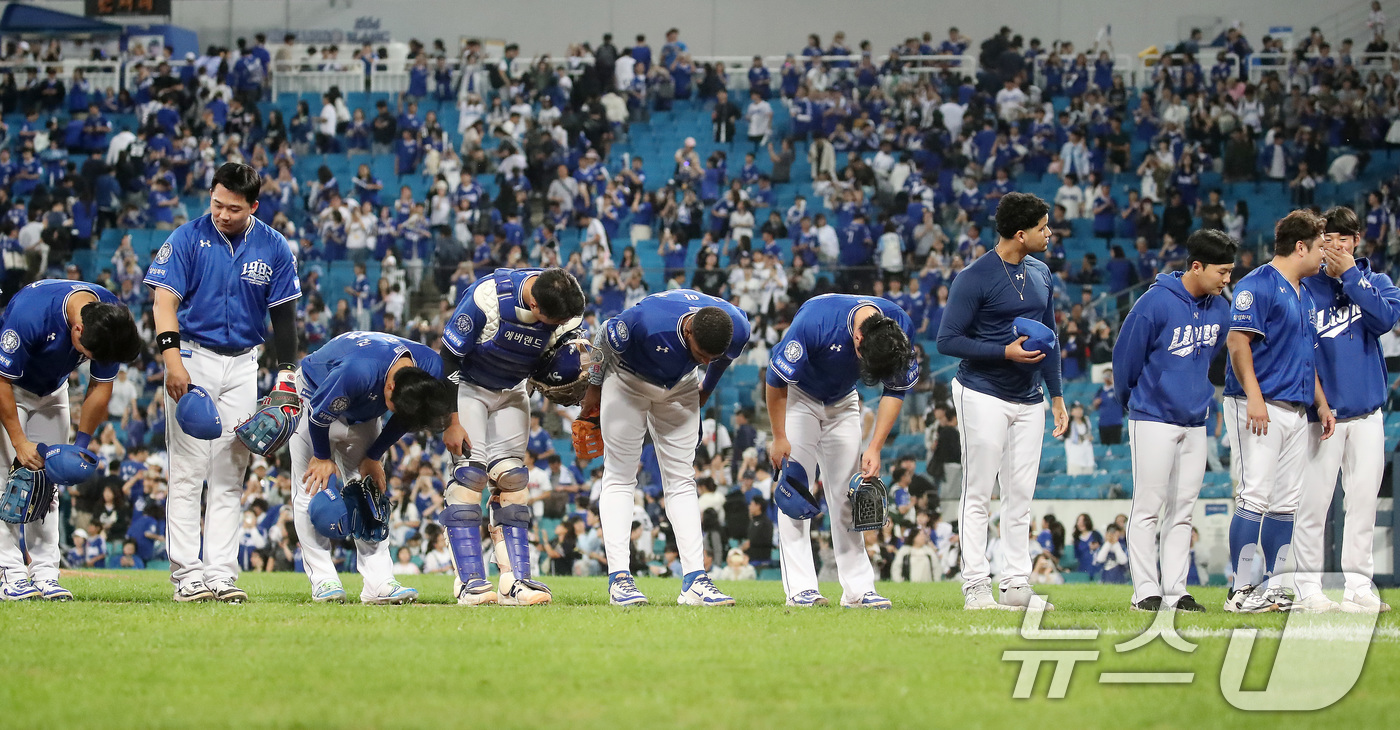 (대구=뉴스1) 공정식 기자 = 23일 오후 대구 수성구 삼성라이온즈파크에서 열린 프로야구 '2025 신한 SOL뱅크 KBO 리그' 두산 베어스와 삼성 라이온즈 경기, 7대 5 승 …