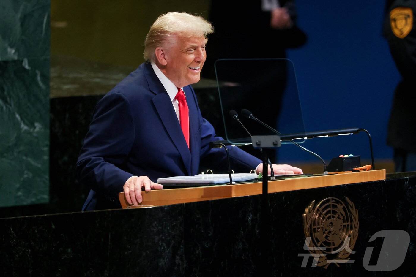 본문 이미지 - 도널드 트럼프 미국 대통령이 23일 미국 뉴욕 유엔본부에서 열린 제80차 유엔총회에서 연설하고 있다. 2025.9.23 ⓒ 로이터=뉴스1 ⓒ News1 강민경 기자