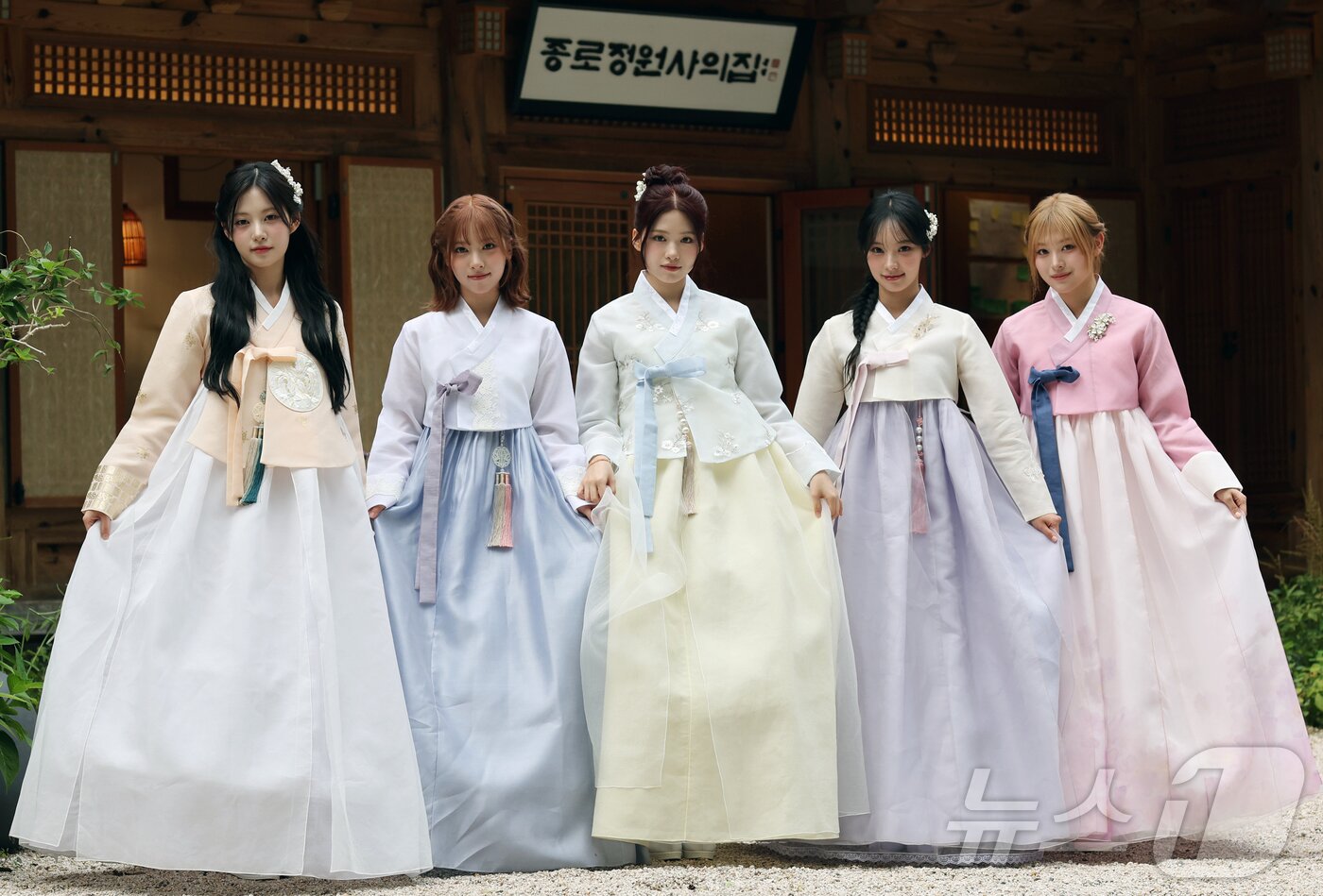 본문 이미지 - 왼쪽부터&#41; 걸그룹 리센느 리브, 메이, 제나, 원이, 미나미 ⓒ News1 황기선 기자