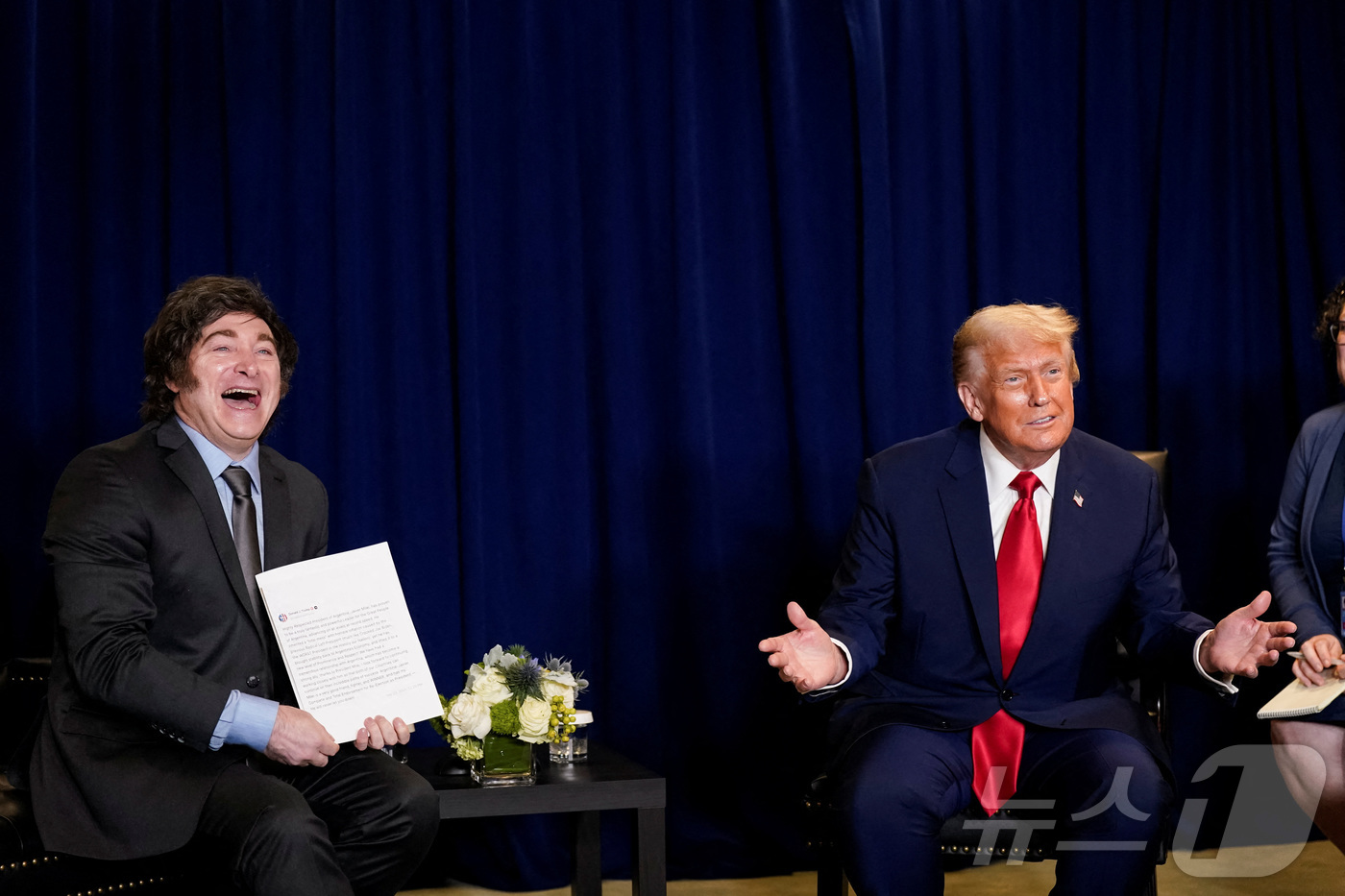 (뉴욕 로이터=뉴스1) 류정민 특파원 = 도널드 트럼프 미국 대통령과 하비에르 밀레이 아르헨티나 대통령이 23일(현지시간) 미국 뉴욕에서 열린 제80차 유엔 총회에서 만나 회담하고 …