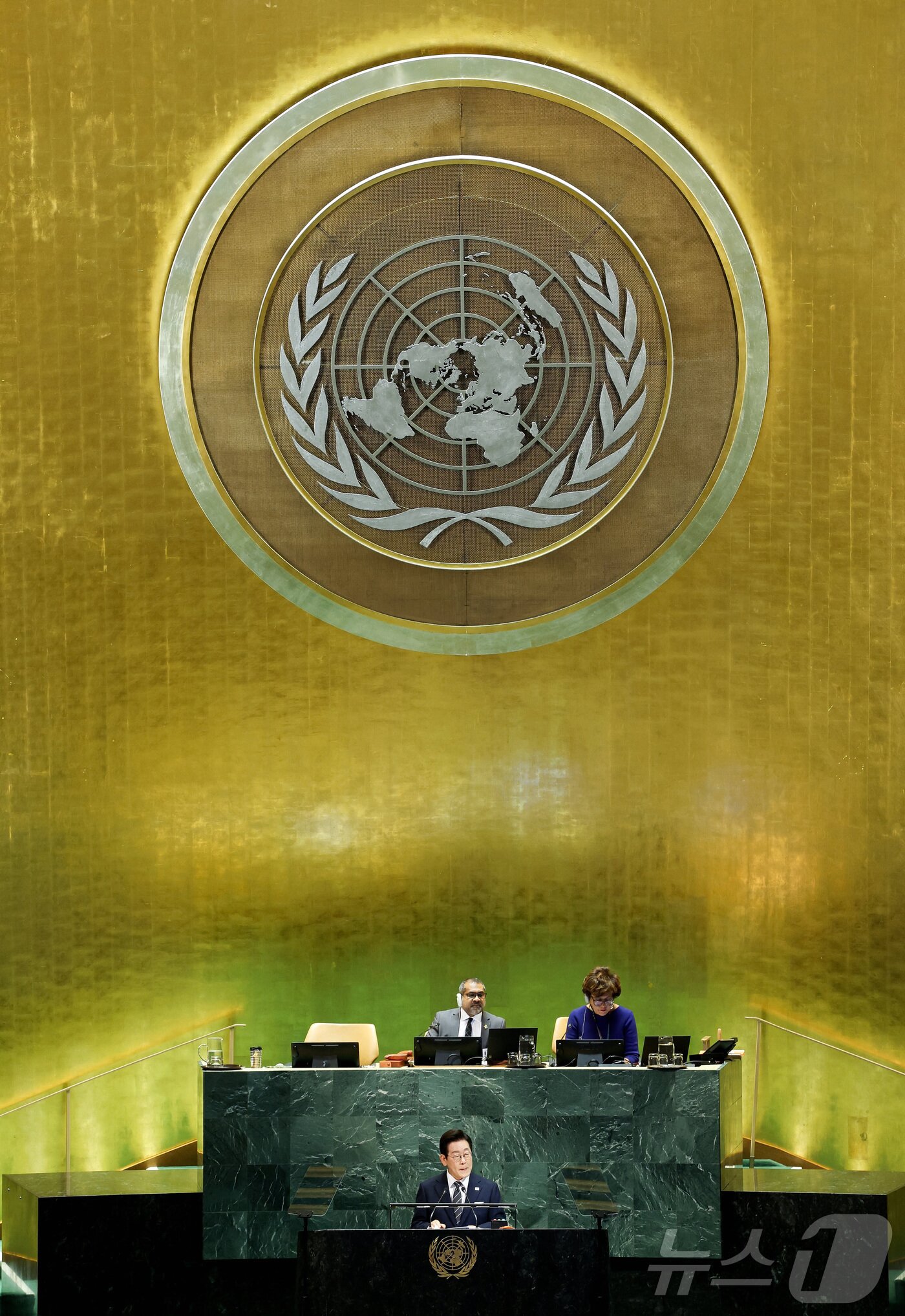 본문 이미지 - 이재명 대통령이 23일&#40;현지시간&#41; 미국 뉴욕 유엔 본부에서 열린 제80차 유엔 총회에서 기조연설을하고 있다. ⓒ 로이터=뉴스1 ⓒ News1 황기선 기자