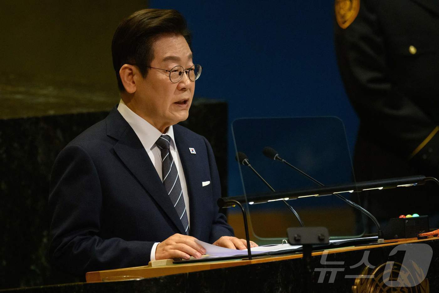 본문 이미지 - 이재명 대통령이 23일&#40;현지시간&#41; 미국 뉴욕 유엔 본부에서 열린 제80차 유엔 총회에서 기조연설을하고 있다. ⓒ AFP=뉴스1