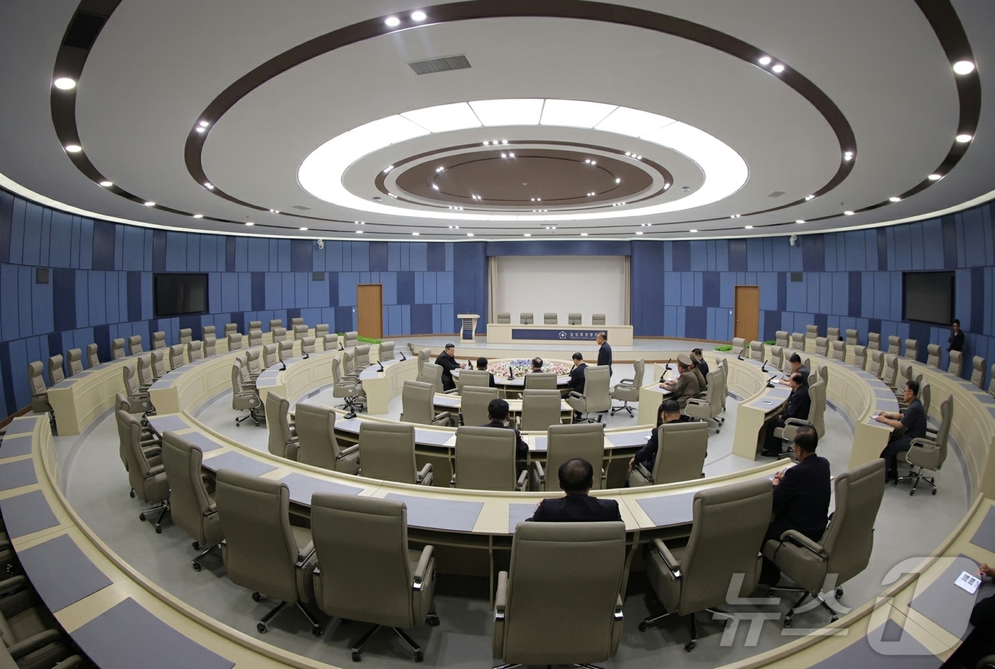 (평양 노동신문=뉴스1) = 북한 노동당 기관지 노동신문은 24일 김 총비서가 전날 준공을 앞둔 평양종합병원의 화상진단과, 구급과, 종합실험검사과와 치과, 내과집중치료과를 비롯한 …