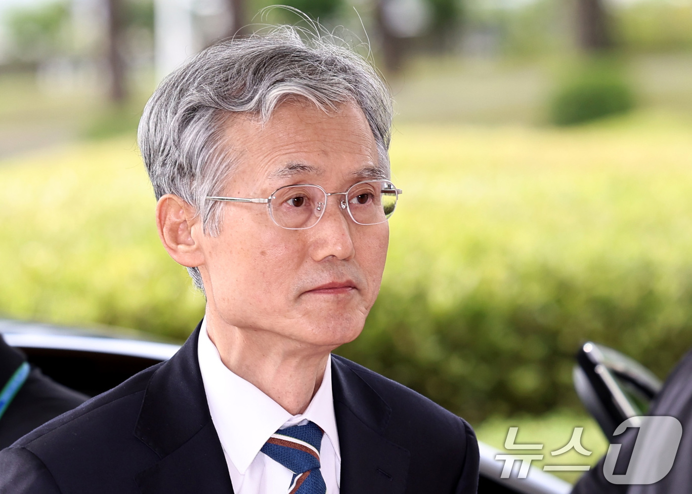 (서울=뉴스1) 구윤성 기자 = 조희대 대법원장이 24일 오전 서울 서초구 대법원으로 출근하고 있다. 2025.9.24/뉴스1