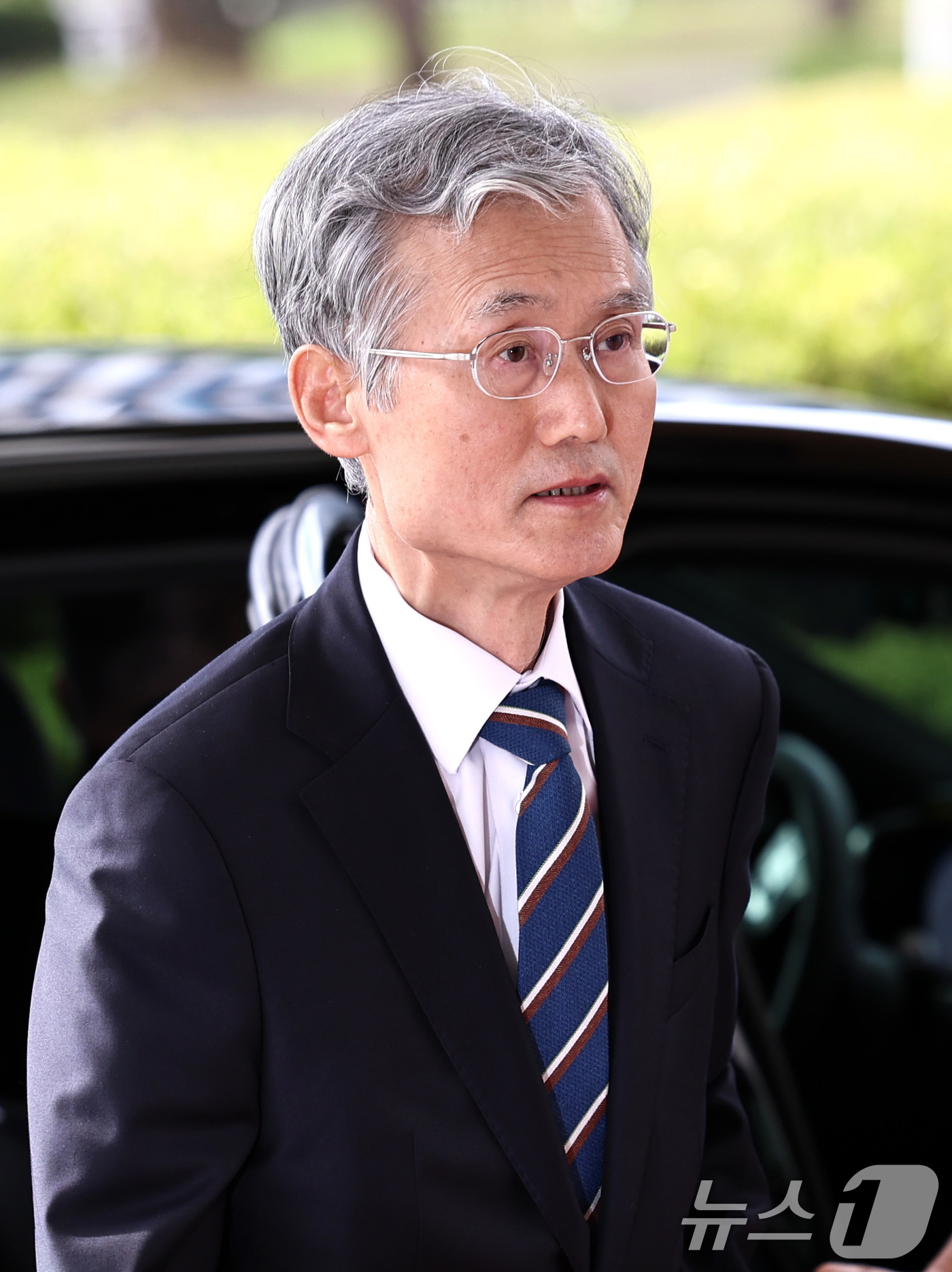 (서울=뉴스1) 구윤성 기자 = 조희대 대법원장이 24일 오전 서울 서초구 대법원으로 출근하고 있다. 2025.9.24/뉴스1