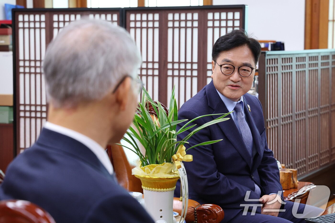본문 이미지 - 우원식 국회의장이 24일 서울 여의도 국회에서 천대엽 법원행정처장을 접견하고 있다. 2025.9.24/뉴스1 ⓒ News1 신웅수 기자