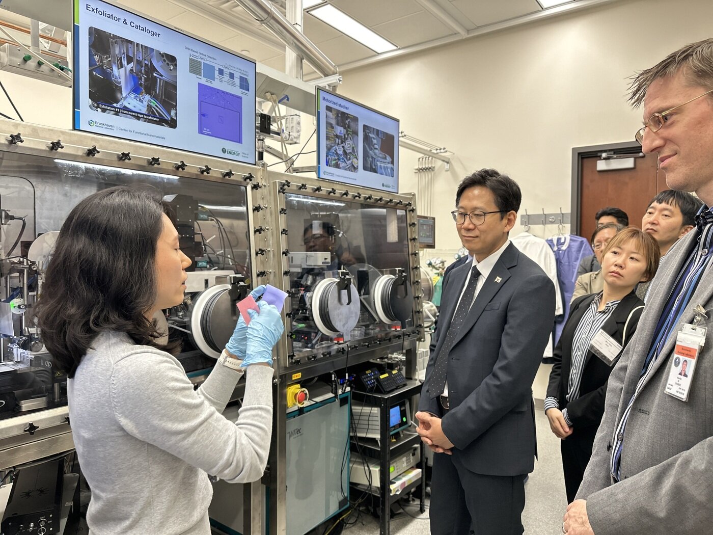 본문 이미지 - 배경훈 과기정통부 장관이 브룩헤이븐 국립연구소를 방문해 EIC 협력 관련 시설을 시찰했다.&#40;과기정통부&#41;