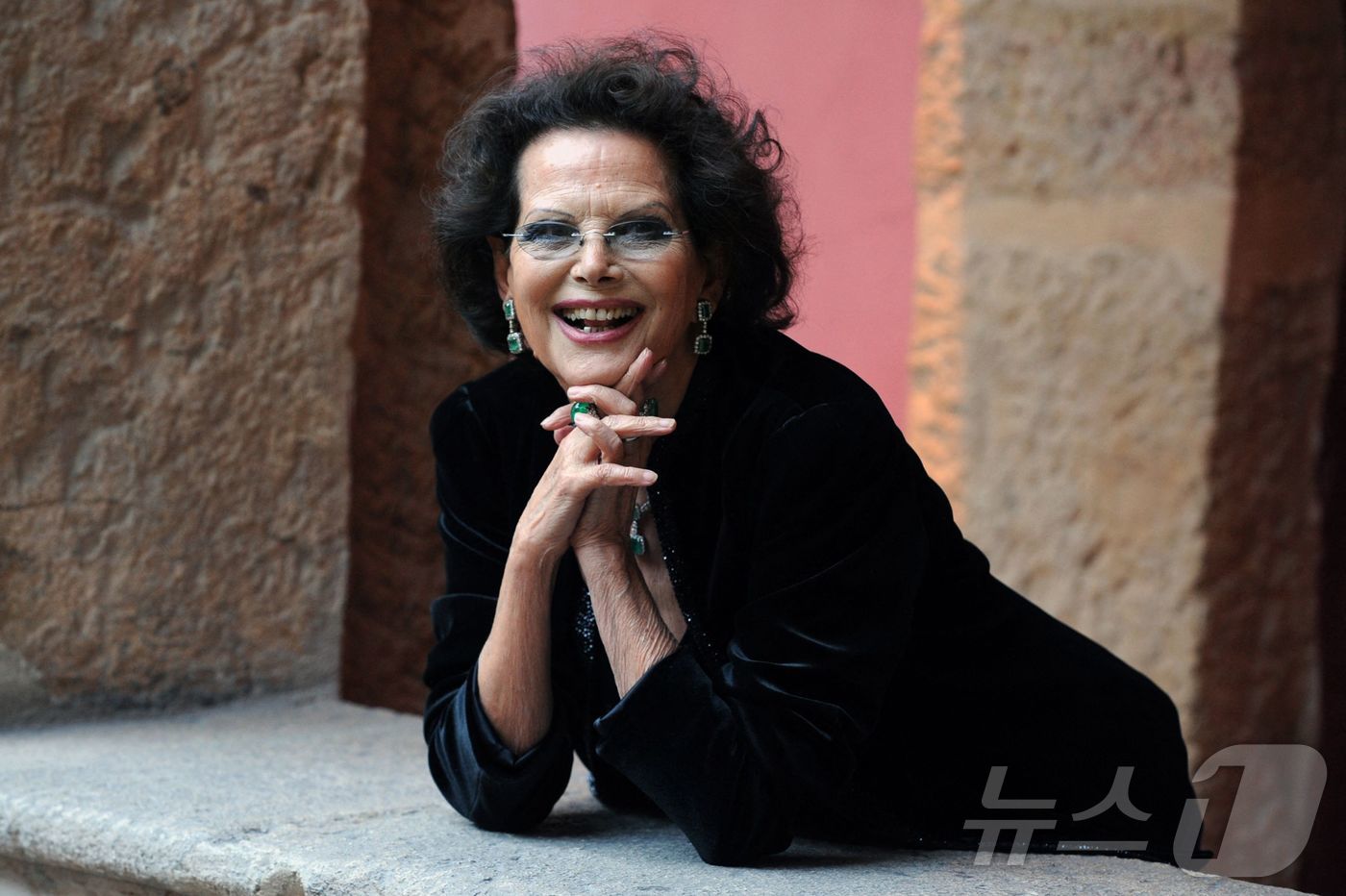 (리옹 AFP=뉴스1) 윤다정 기자 = 이탈리아 배우 클라우디아 카르디날레가 2009년 10월 14일(현지시간) 프랑스 리옹에서 열린 제1회 '뤼미에르 2009' 영화제에서 포즈를 …