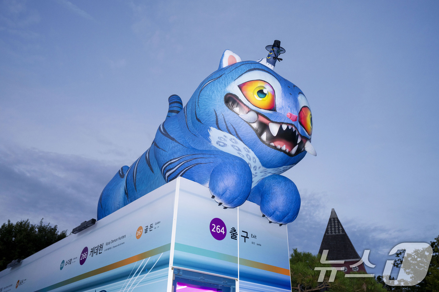 (서울=뉴스1) = 에버랜드는 오는 26일부터 '케이팝 데몬 헌터스' 테마존, 이머시브 방탈출 어드벤처 등 다채로운 컨텐츠를 추가 오픈한다고 24일 밝혔다.사진은 오는 26일 오픈 …