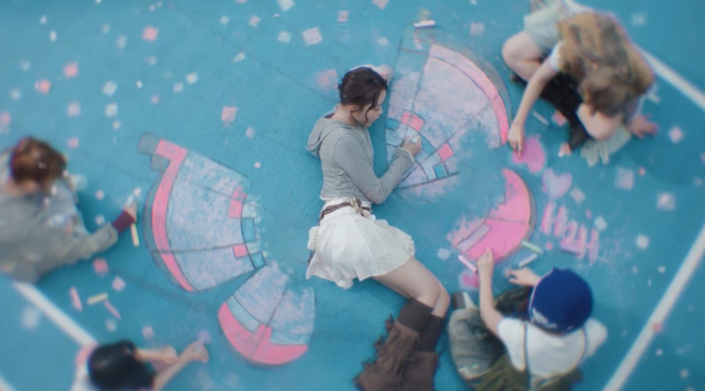 본문 이미지 - 하츠투하츠 '프리티 플리즈' 뮤직비디오 영상 갈무리