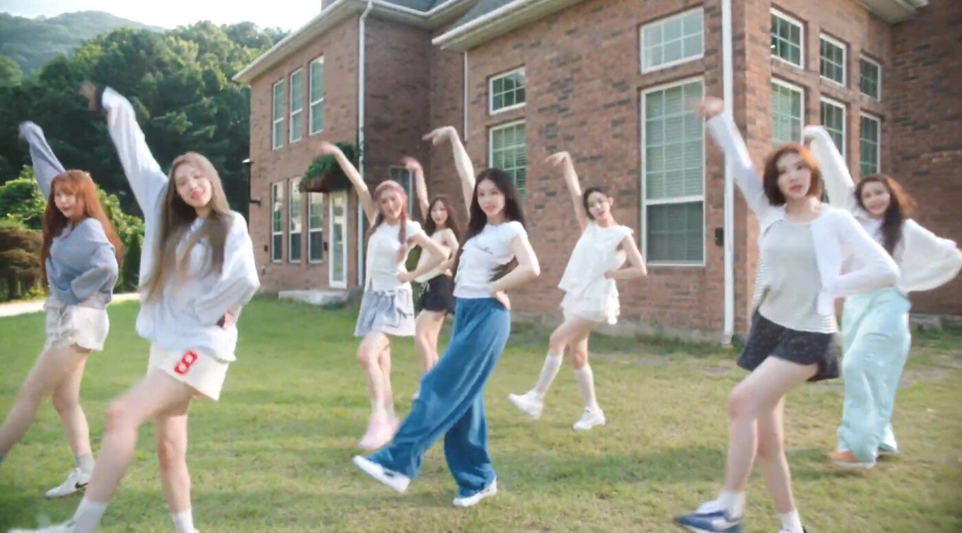 본문 이미지 - 하츠투하츠 '프리티 플리즈' 뮤직비디오 영상 갈무리