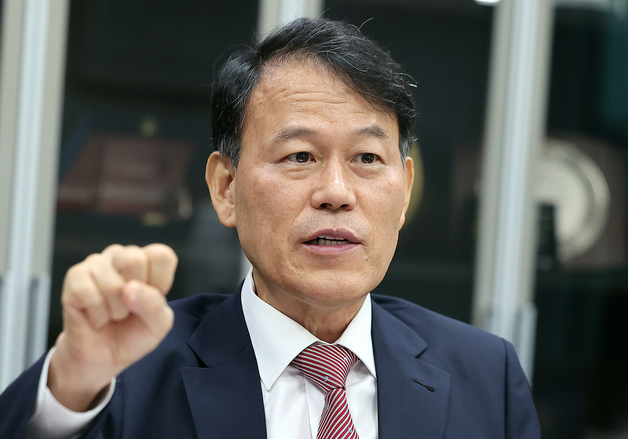 윤한홍, 작심 비판 "골수 지지층 벗어나 계엄 사과" 장동혁 바닥 '응시'