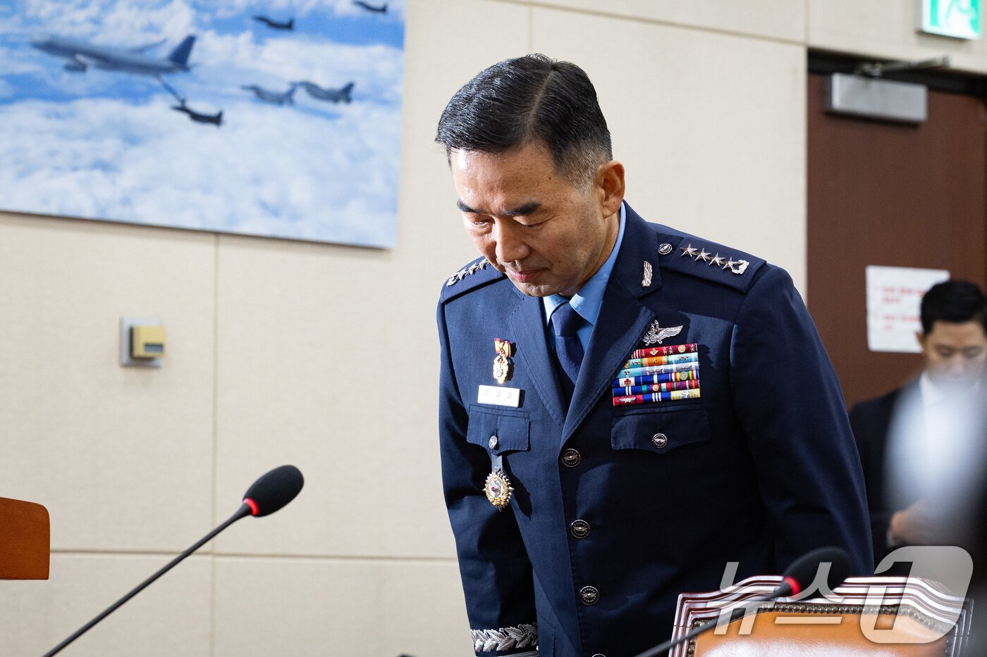 본문 이미지 - 진영승 합동참모의장 후보자가 24일 서울 여의도 국회에서 열린 국방위원회의 합동참모의장후보자 인사청문회에 출석해 모두 발언 중 12·3 비상계엄 관련 대국민 사과를 하고 있다. 2025.9.24/뉴스1 ⓒ News1 유승관 기자