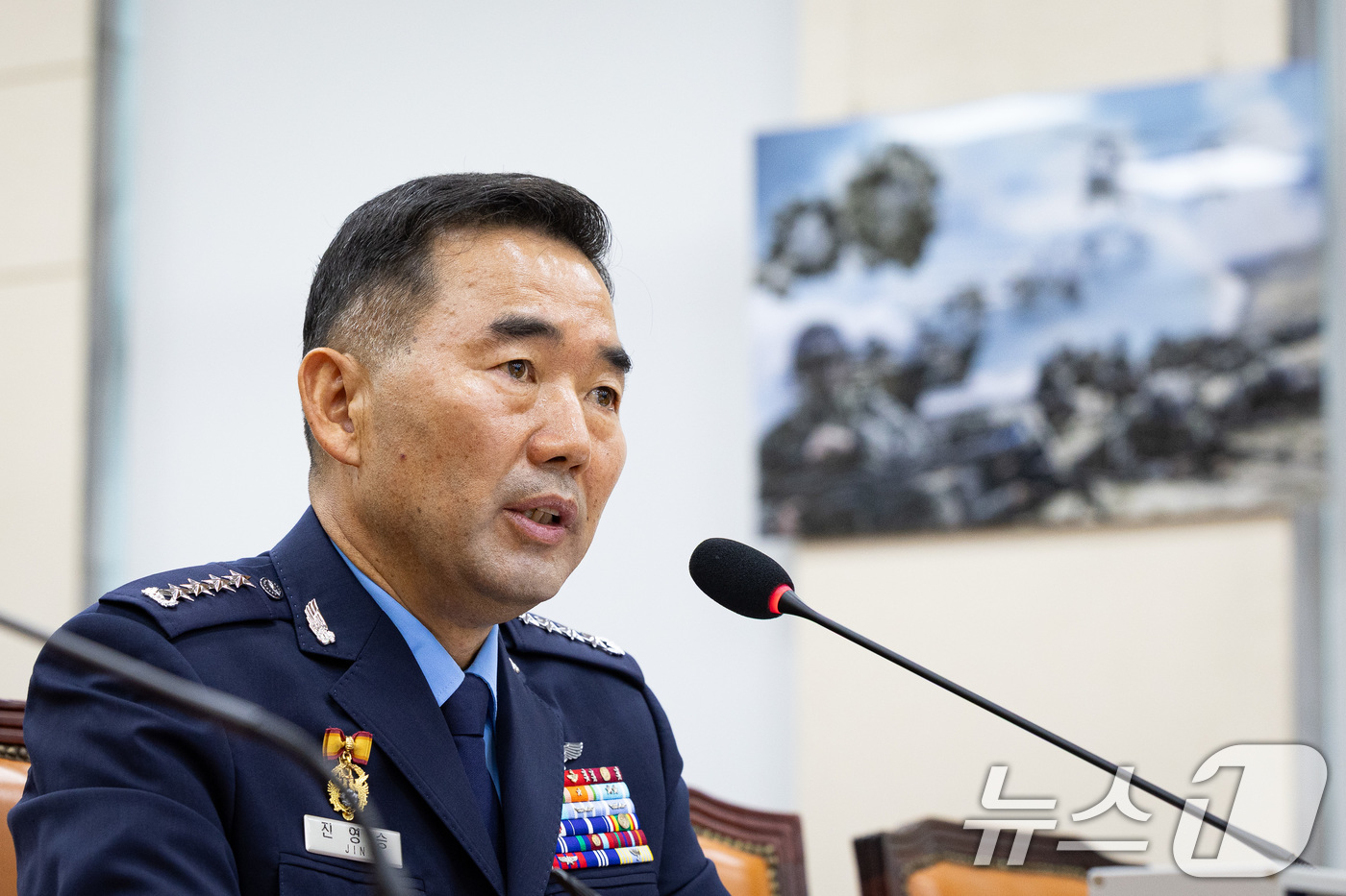 (서울=뉴스1) 유승관 기자 = 진영승 합동참모의장 후보자가 24일 서울 여의도 국회에서 열린 국방위원회의 합동참모의장후보자 인사청문회에 출석해 의원 질의에 답하고 있다. 2025 …