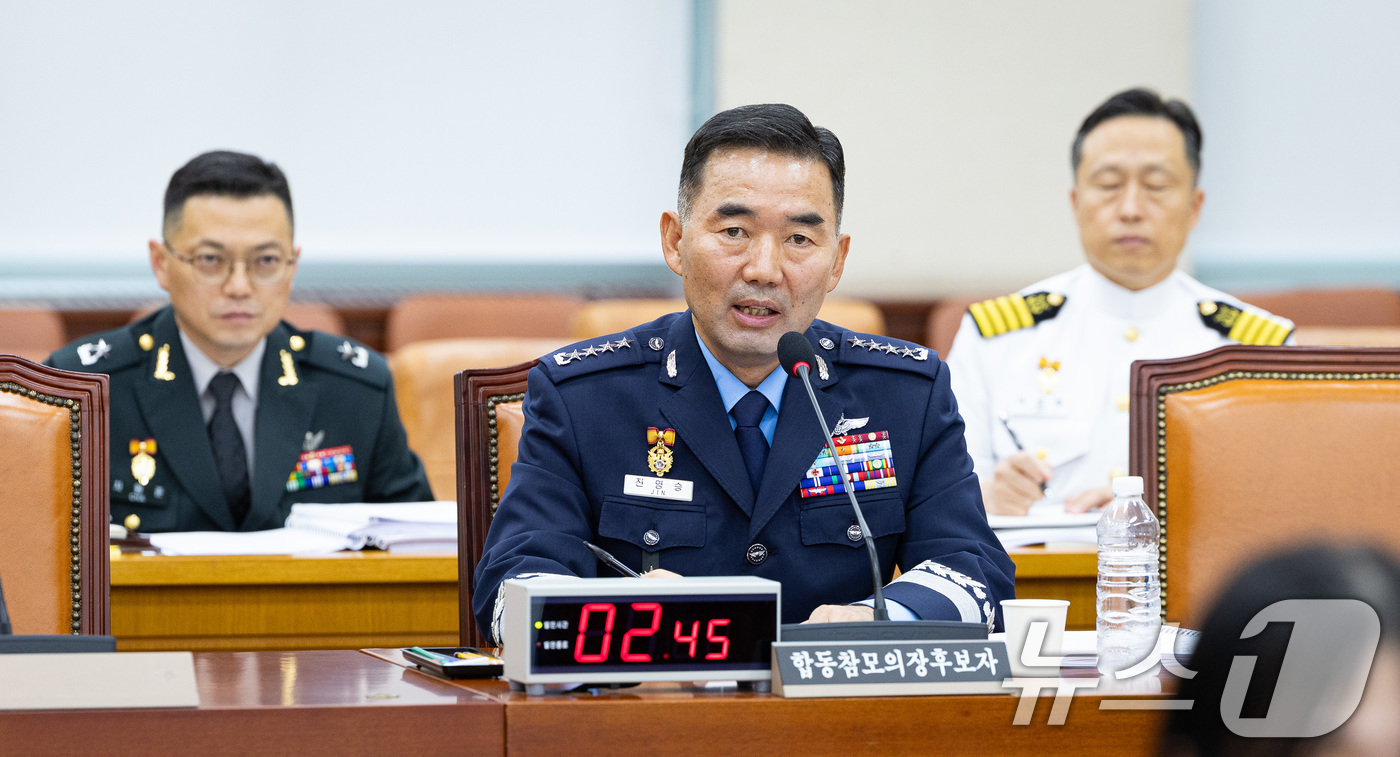 (서울=뉴스1) 유승관 기자 = 진영승 합동참모의장 후보자가 24일 서울 여의도 국회에서 열린 국방위원회의 합동참모의장후보자 인사청문회에 출석해 의원 질의에 답하고 있다. 2025 …