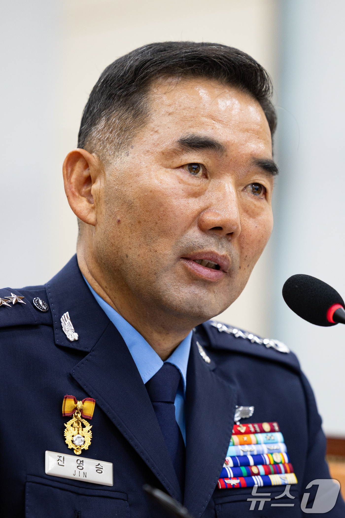 (서울=뉴스1) 유승관 기자 = 진영승 합동참모의장 후보자가 24일 서울 여의도 국회에서 열린 국방위원회의 합동참모의장후보자 인사청문회에 출석해 의원 질의에 답하고 있다. 2025 …