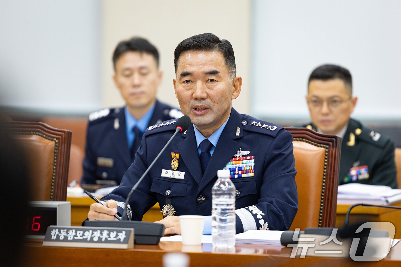본문 이미지 - 진영승 합동참모의장 후보자가 24일 서울 여의도 국회에서 열린 국방위원회의 합동참모의장후보자 인사청문회에 출석해 의원 질의에 답하고 있다. 2025.9.24/뉴스1 ⓒ News1 유승관 기자