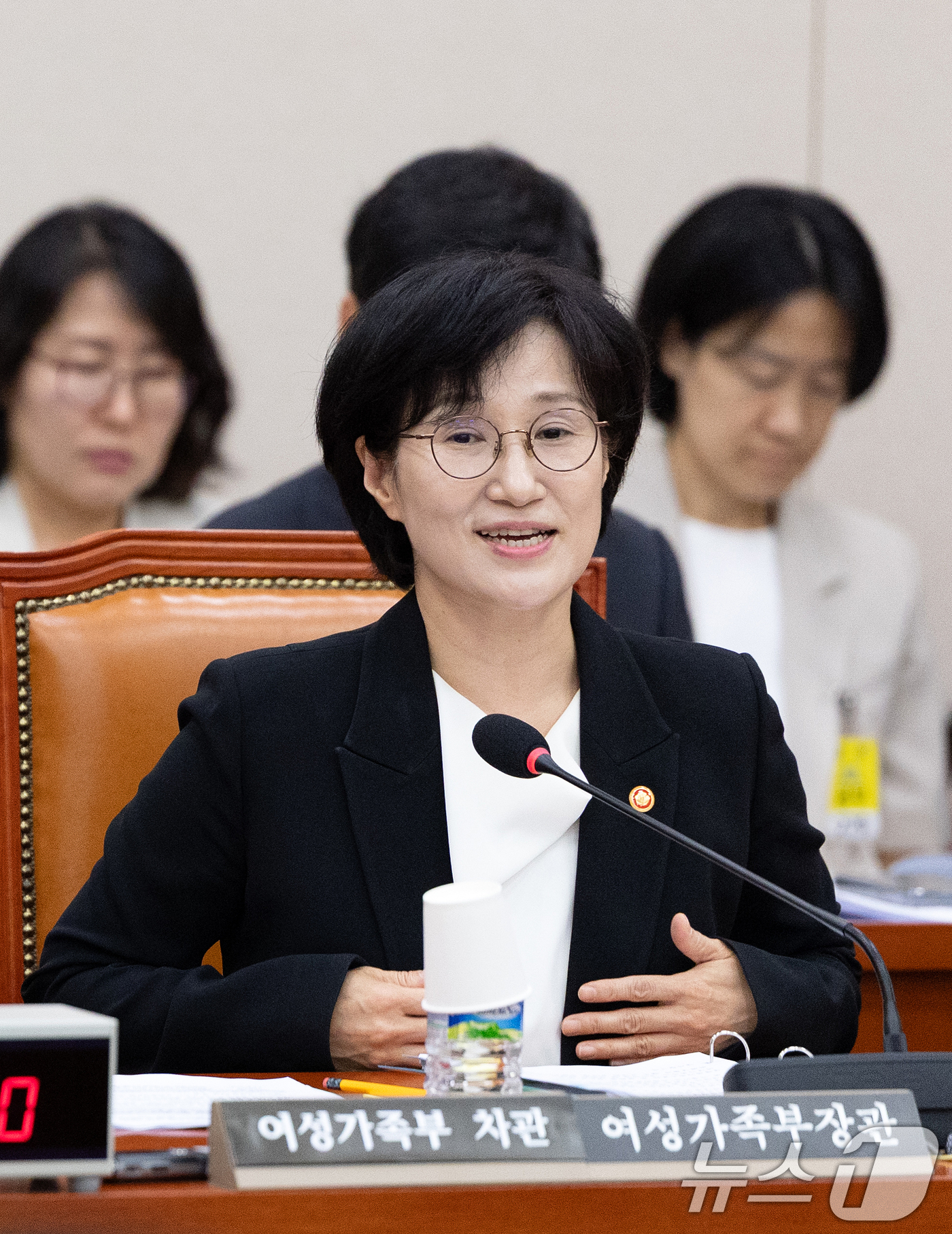 (서울=뉴스1) 이승배 기자 = 24일 서울 여의도 국회에서 열린 제429회국회(정기회) 여성가족위원회 제4차 전체회의에 출석한 원민경 여성가족부 장관이 인사말하고 있다. 2025 …