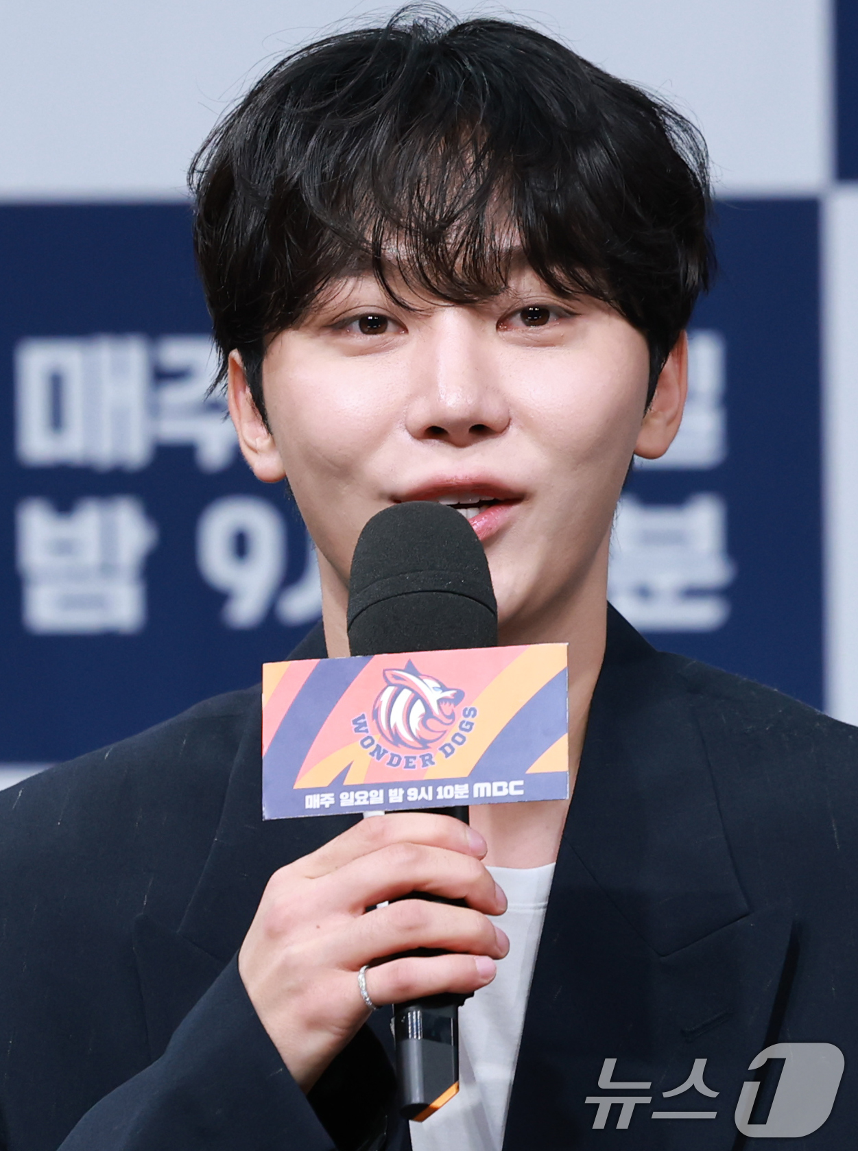 (서울=뉴스1) 권현진 기자 = 세븐틴 승관이 24일 오후 서울 마포구 상암동 MBC 골든마우스홀에서 열린 MBC 새 예능 '신인감독 김연경' 제작발표회에 참석해 인사말을 하고 있 …