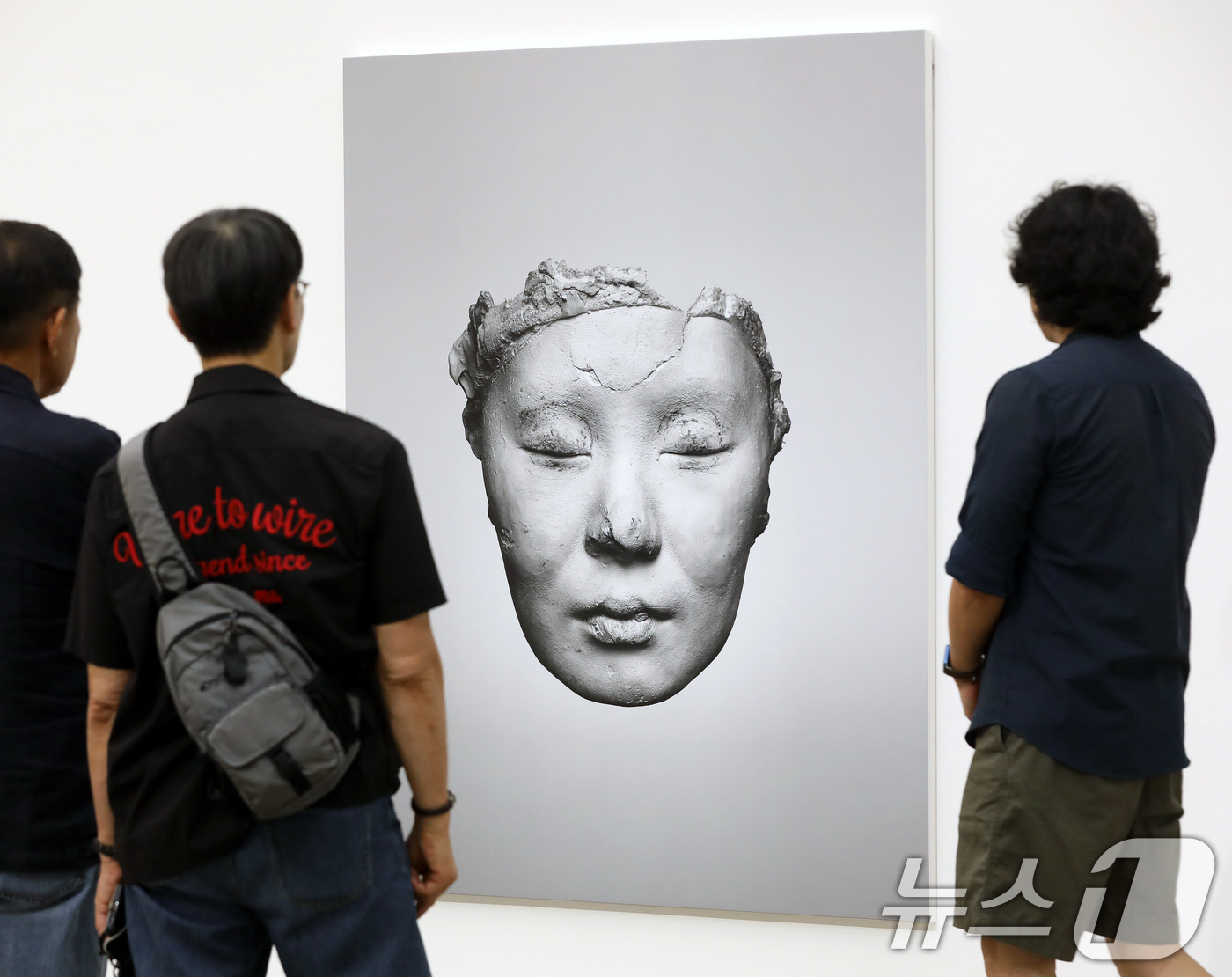 (부산=뉴스1) 윤일지 기자 = 24일 부산 수영구 F1963 석천홀에서 '2025 부산국제사진제' 미디어데이가 열리고 있다.이날부터 내달 14일까지 열리는 이번 부산국제사진제는 …