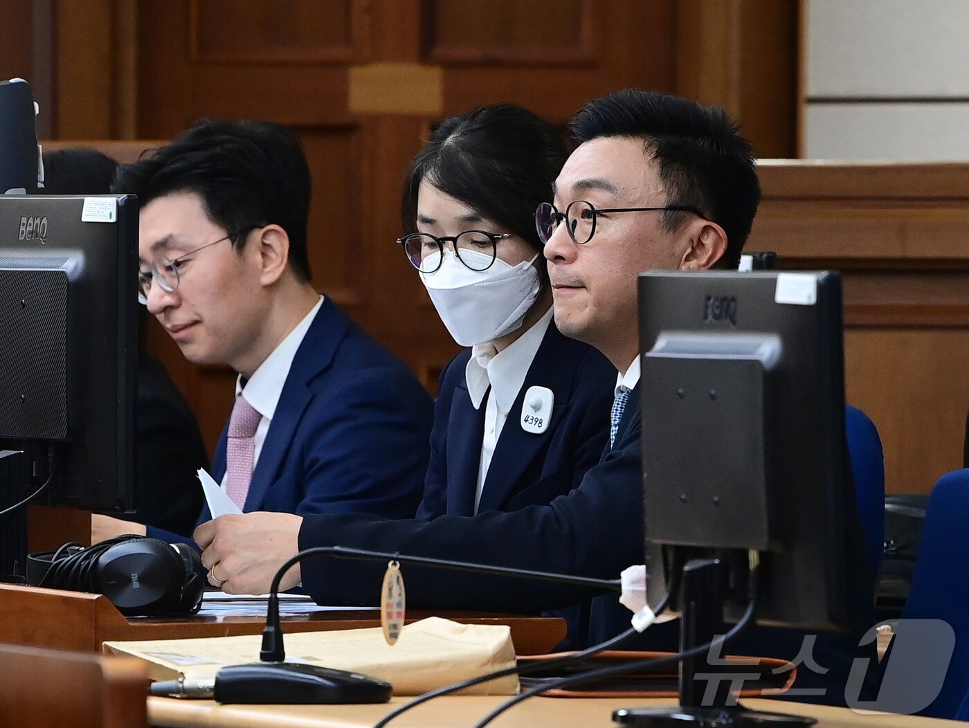 본문 이미지 - 김건희 여사가 지난달 24일 서울 서초동 서울중앙지법에서 열린 김 여사의 특정범죄가중처벌법상 알선수재 및 자본시장법·정치자금법 위반 등 사건 첫 재판에 출석하고 있다. 2025.9.24/뉴스1 ⓒ News1 사진공동취재단