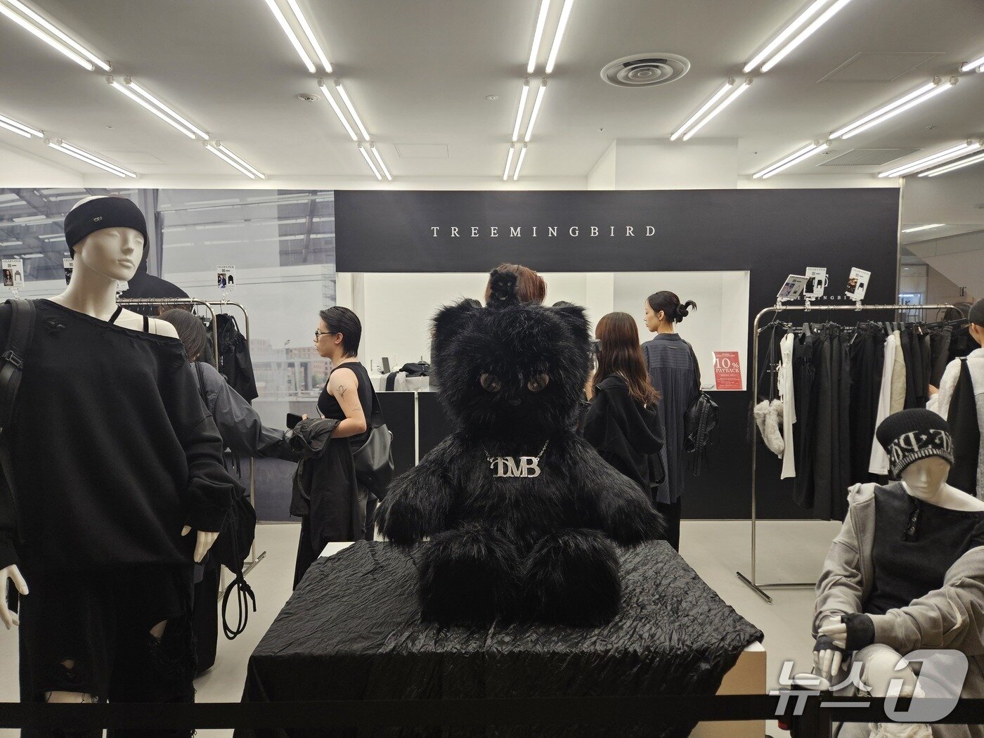 본문 이미지 - 일본 도쿄 소재  파르코백화점에 들어선 트리밍버드 팝업스토어.ⓒ 뉴스1/김진희 기자.