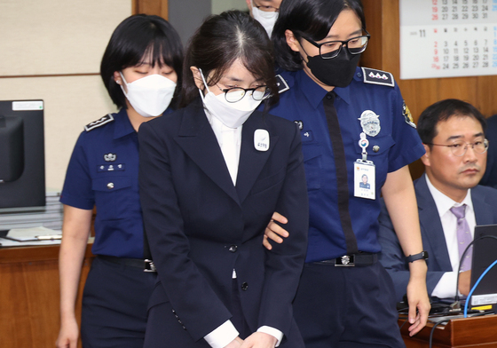 [뉴스1 PICK]'영부인 첫 구속' 김건희 특검 재판 시작…직업 묻자 "무직입니다"