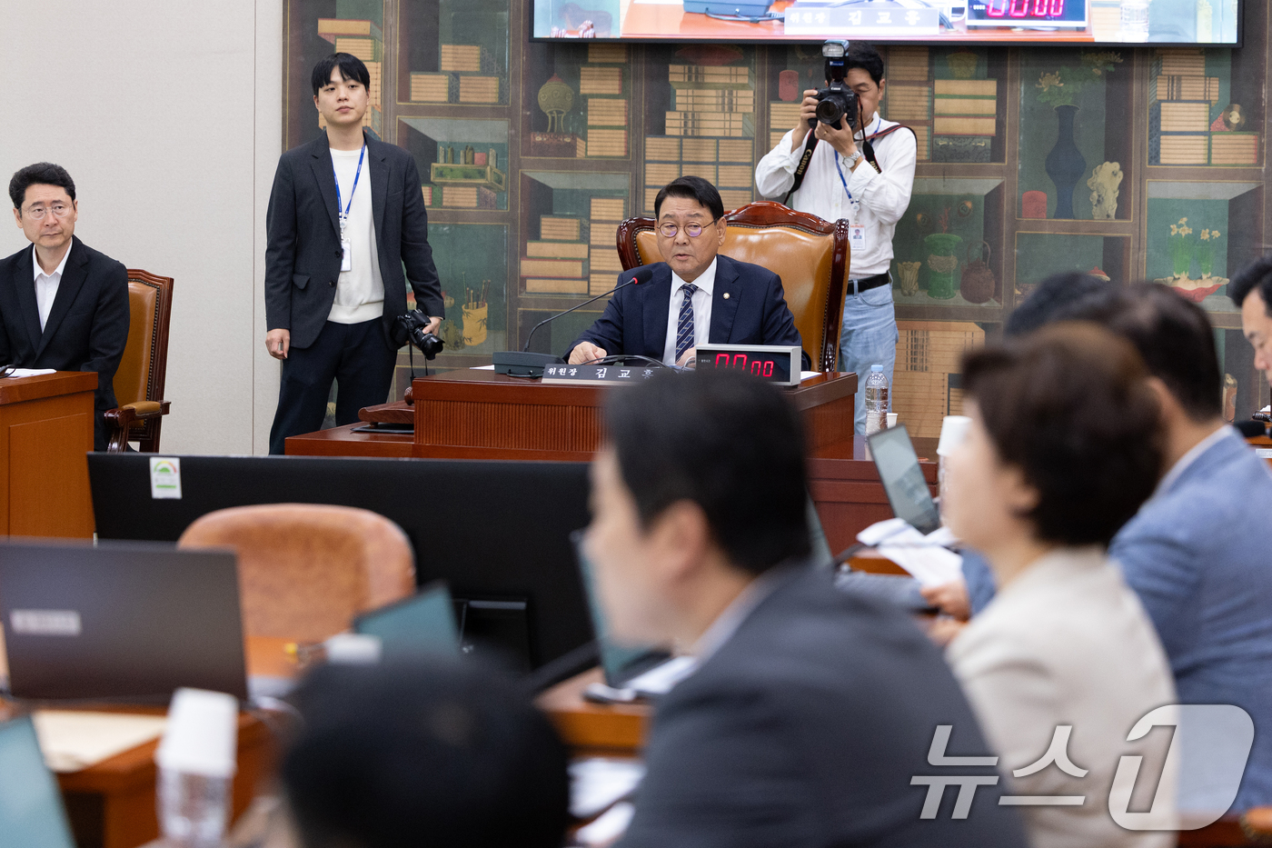 (서울=뉴스1) 이승배 기자 = 김교흥 국회 문화체육관광위원장이 24일 서울 여의도 국회에서 열린 제429회국회(정기회) 제2차 전체회의를 주재하고 있다. 2025.9.24/뉴스1 …