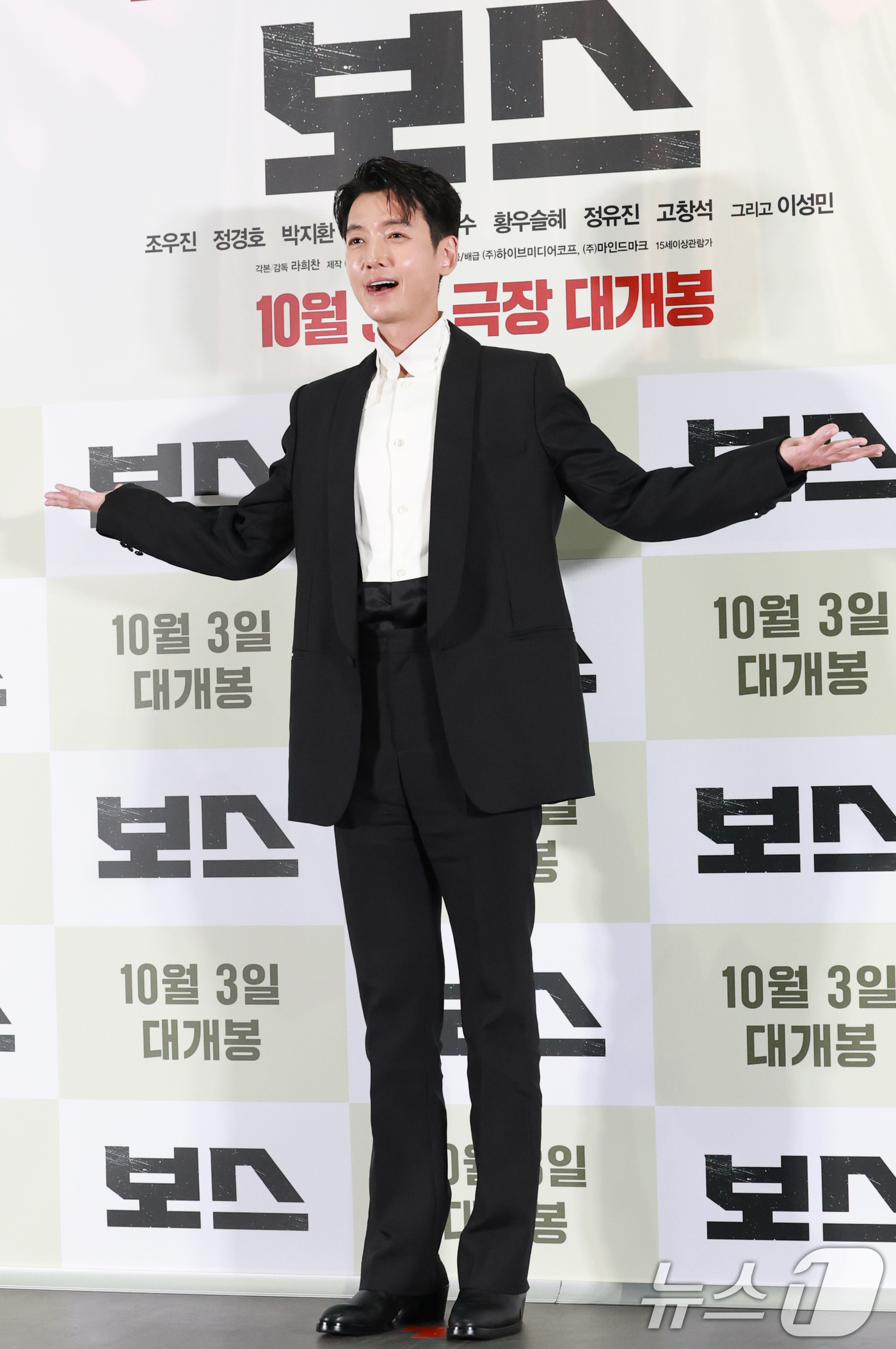 (서울=뉴스1) 권현진 기자 = 배우 정경호가 24일 서울 송파구 롯데시네마 월드타워점에서 열린 영화 '보스' 언론배급시사회에 참석해 포즈를 취하고 있다.'보스'는 조직의 미래가 …