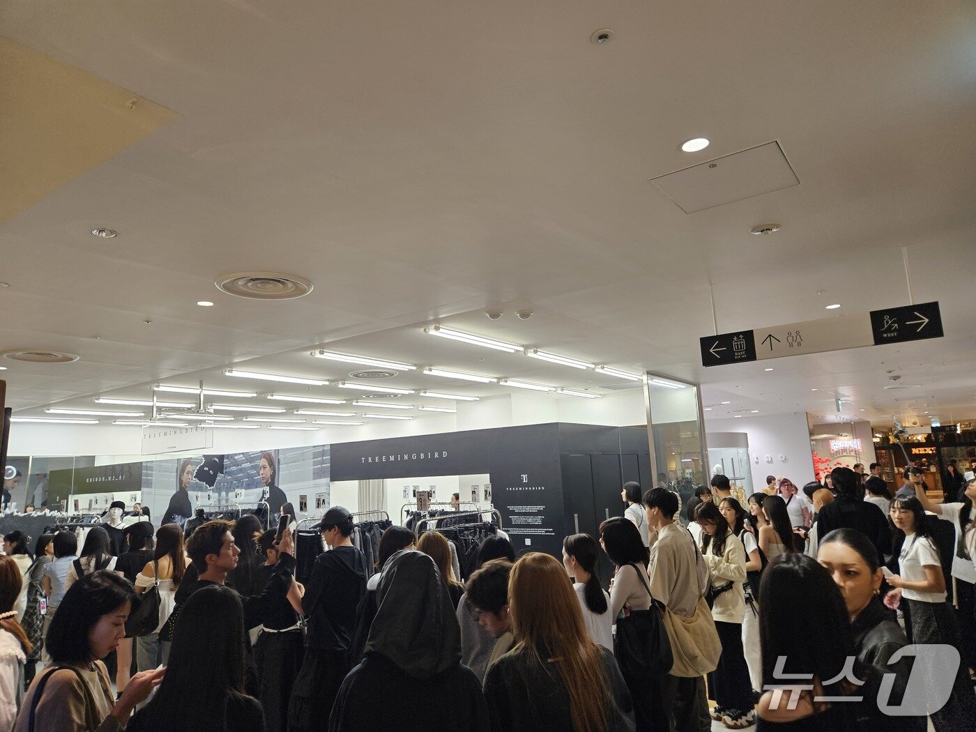 본문 이미지 - 19일 일본 도쿄 소재 파르코 백화점에서 트리밍버드의 팝업스토어가 열렸다.ⓒ 뉴스1/김진희 기자.