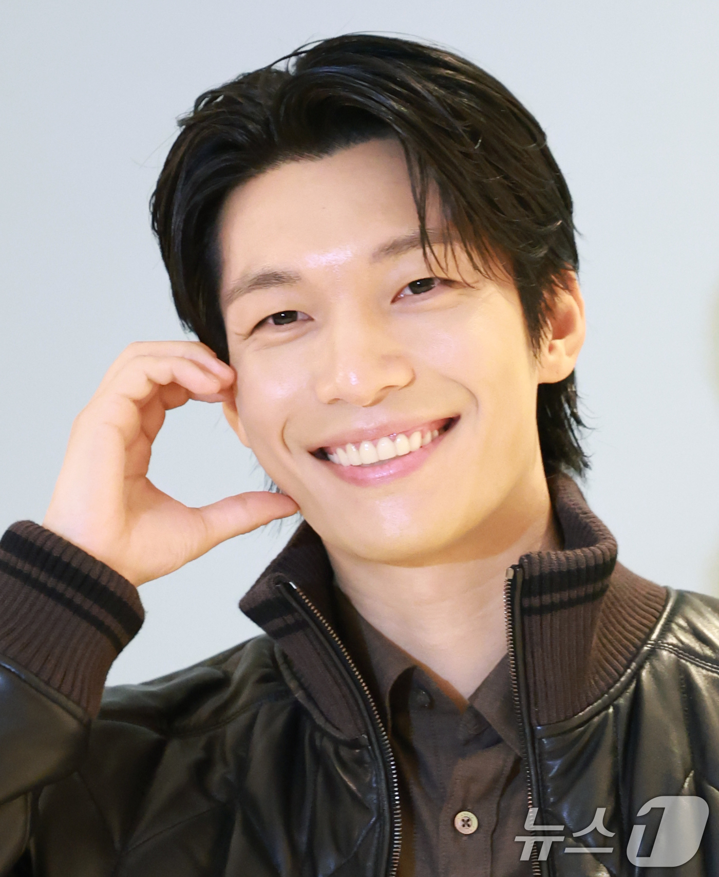 (서울=뉴스1) 권현진 기자 = 배우 위하준이 25일 오전 서울 중구 신라호텔에서 열린 이탈리아 브랜드 까날리(CALALI) 플래그십 스토어 오픈 행사에 참석해 포즈를 취하고 있다 …