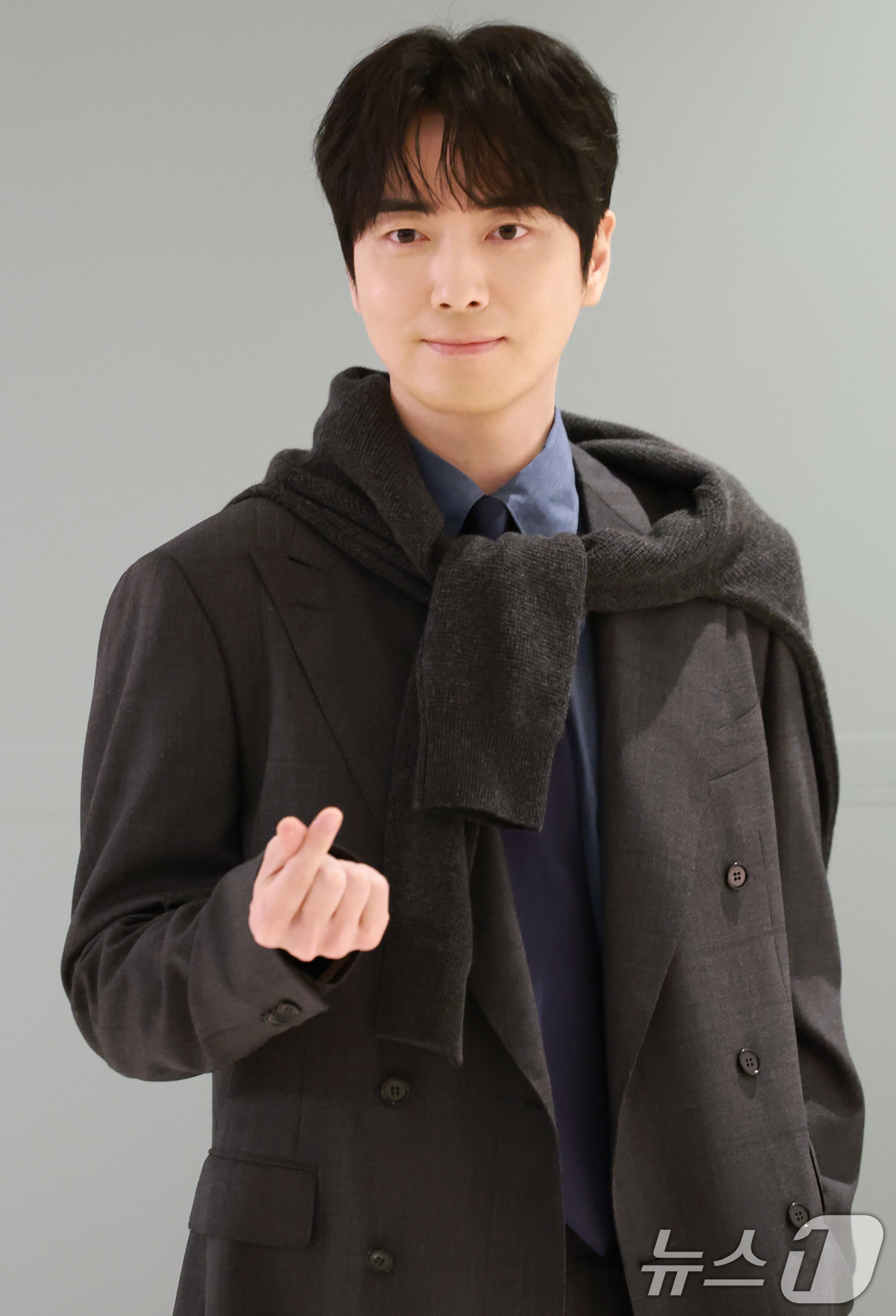 (서울=뉴스1) 권현진 기자 = 배우 이준혁이 25일 오전 서울 중구 신라호텔에서 열린 이탈리아 브랜드 까날리(CALALI) 플래그십 스토어 오픈 행사에 참석해 포즈를 취하고 있다 …